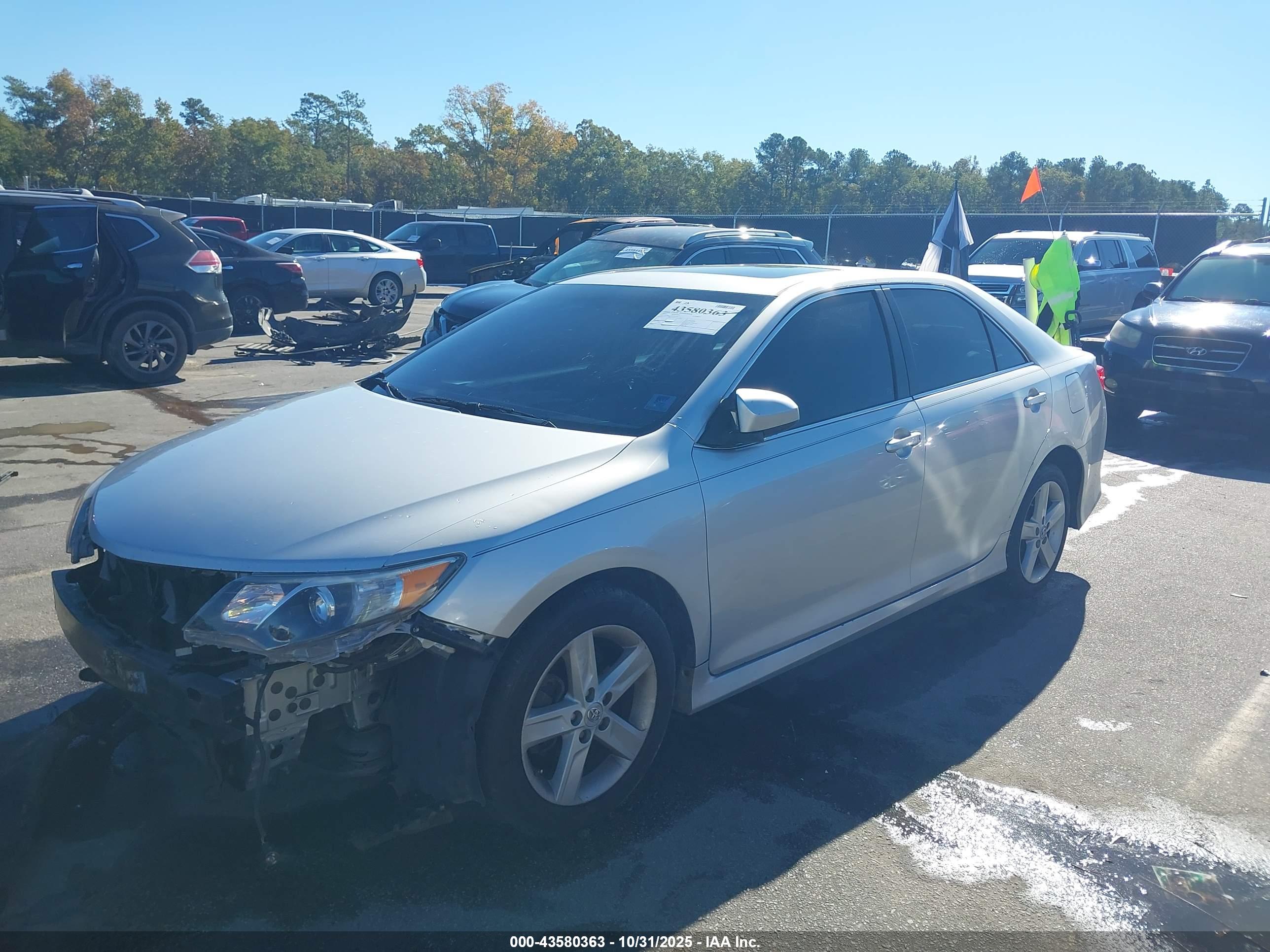 TOYOTA CAMRY image 2