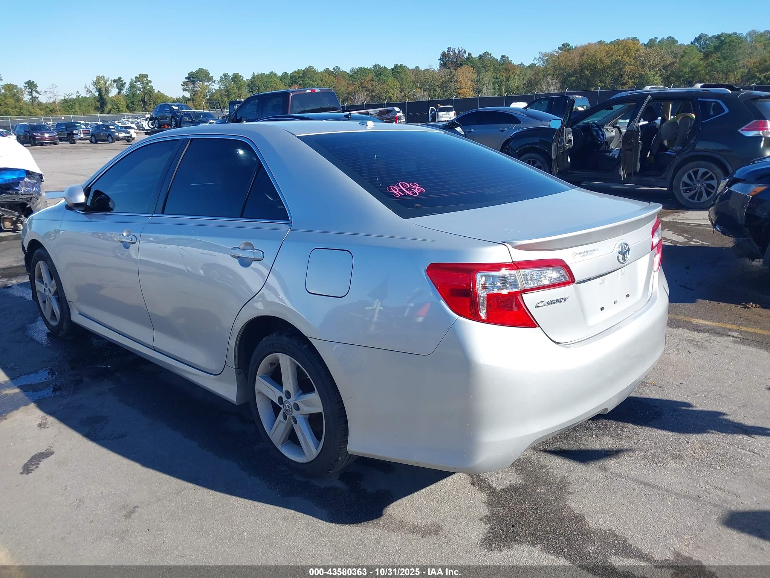 TOYOTA CAMRY image 3
