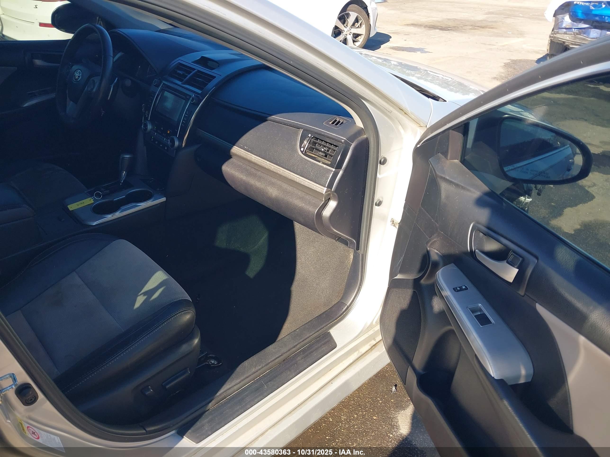 TOYOTA CAMRY image 5