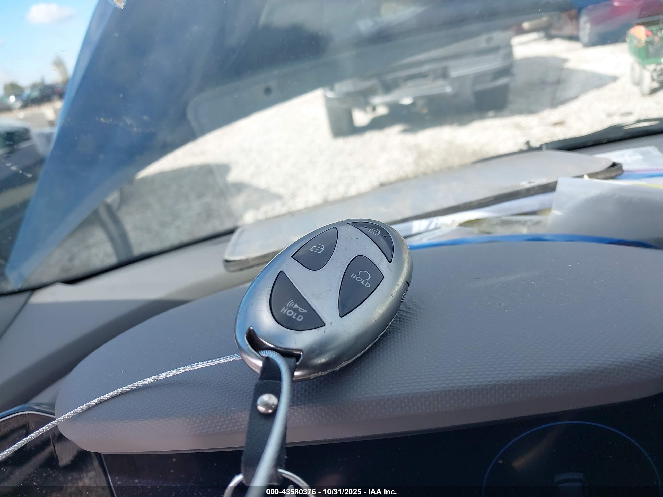 HYUNDAI ELANTRA image 11