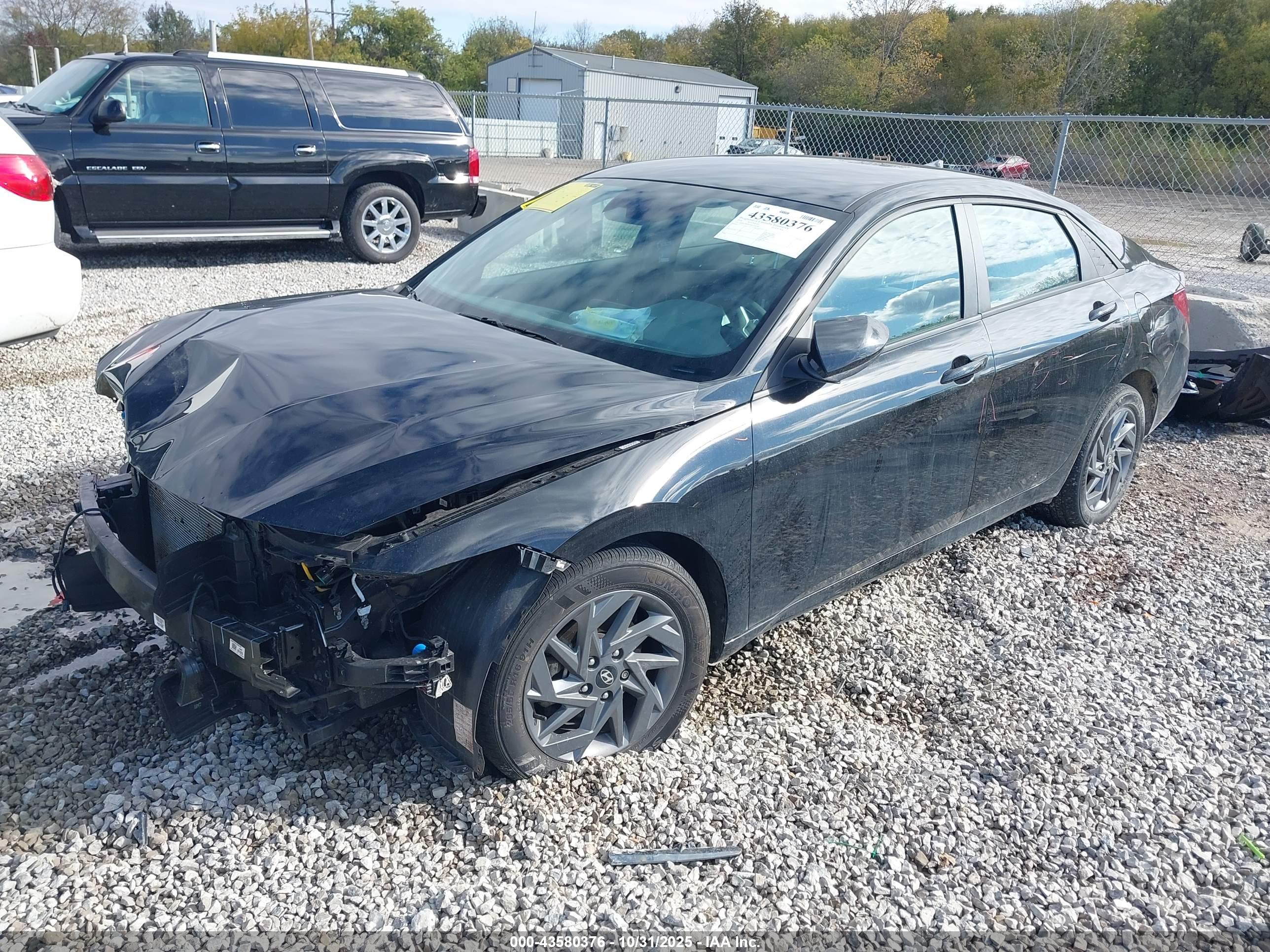 HYUNDAI ELANTRA image 2