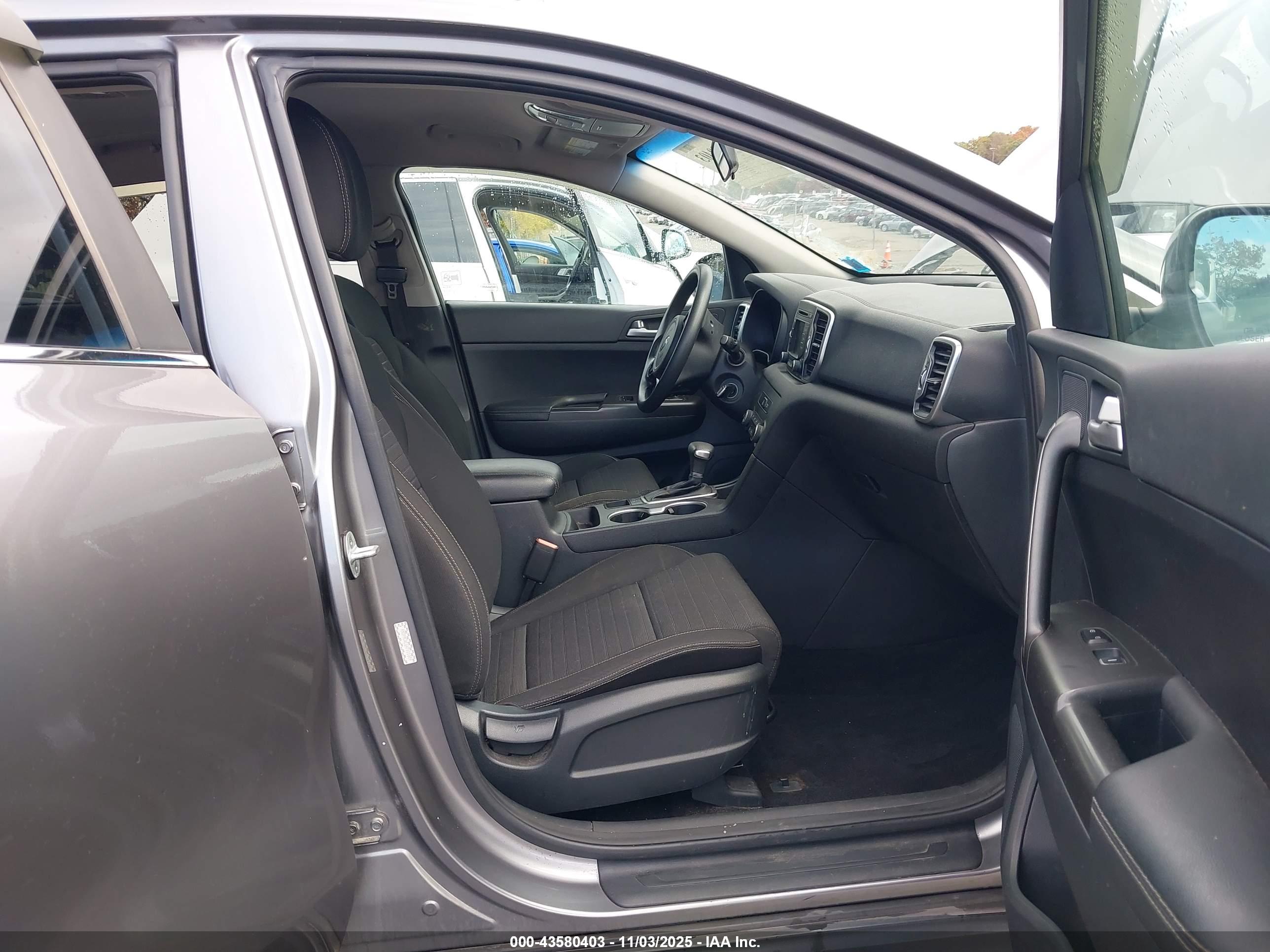 KIA SPORTAGE image 5
