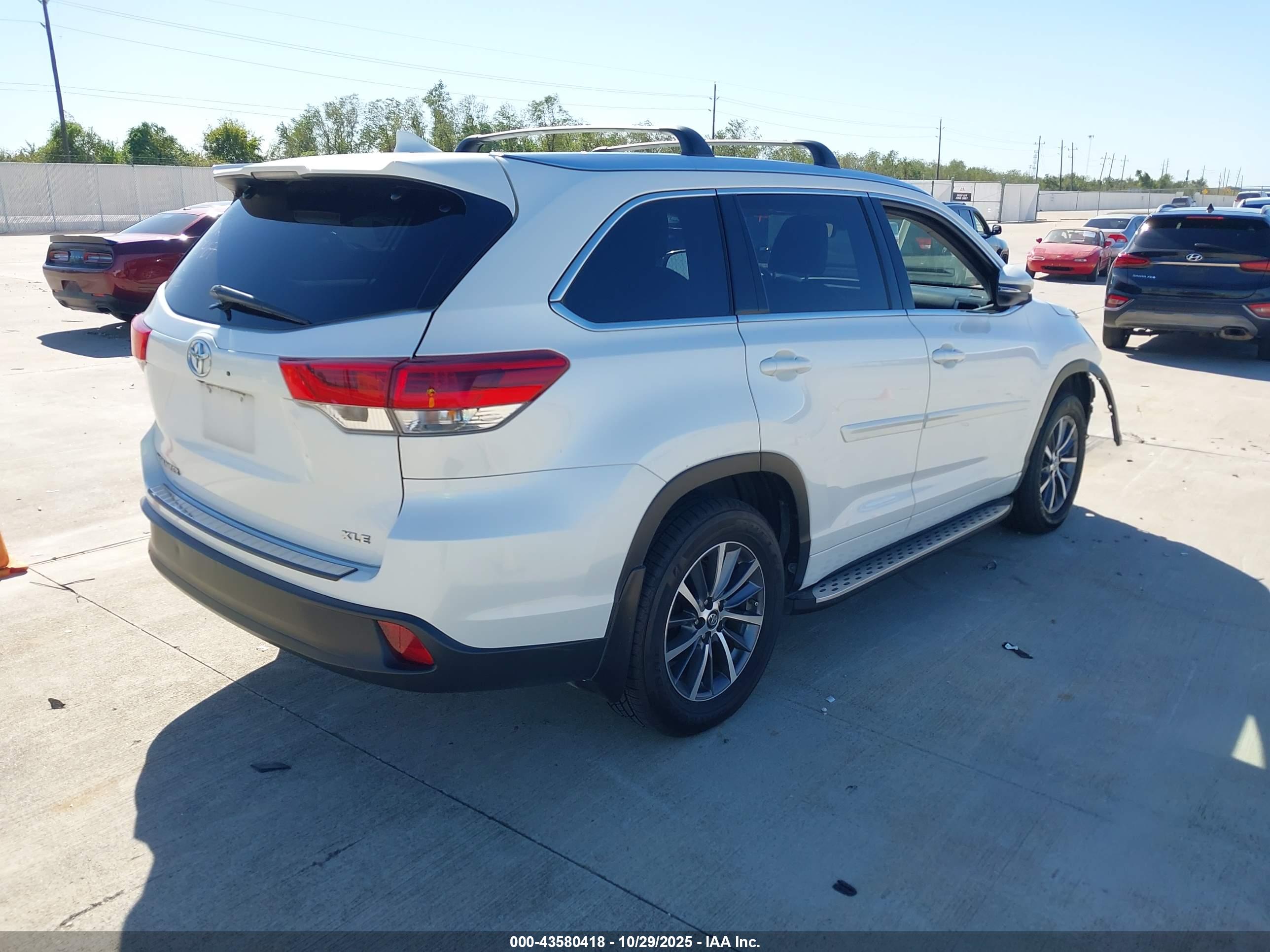 TOYOTA HIGHLANDER image 4