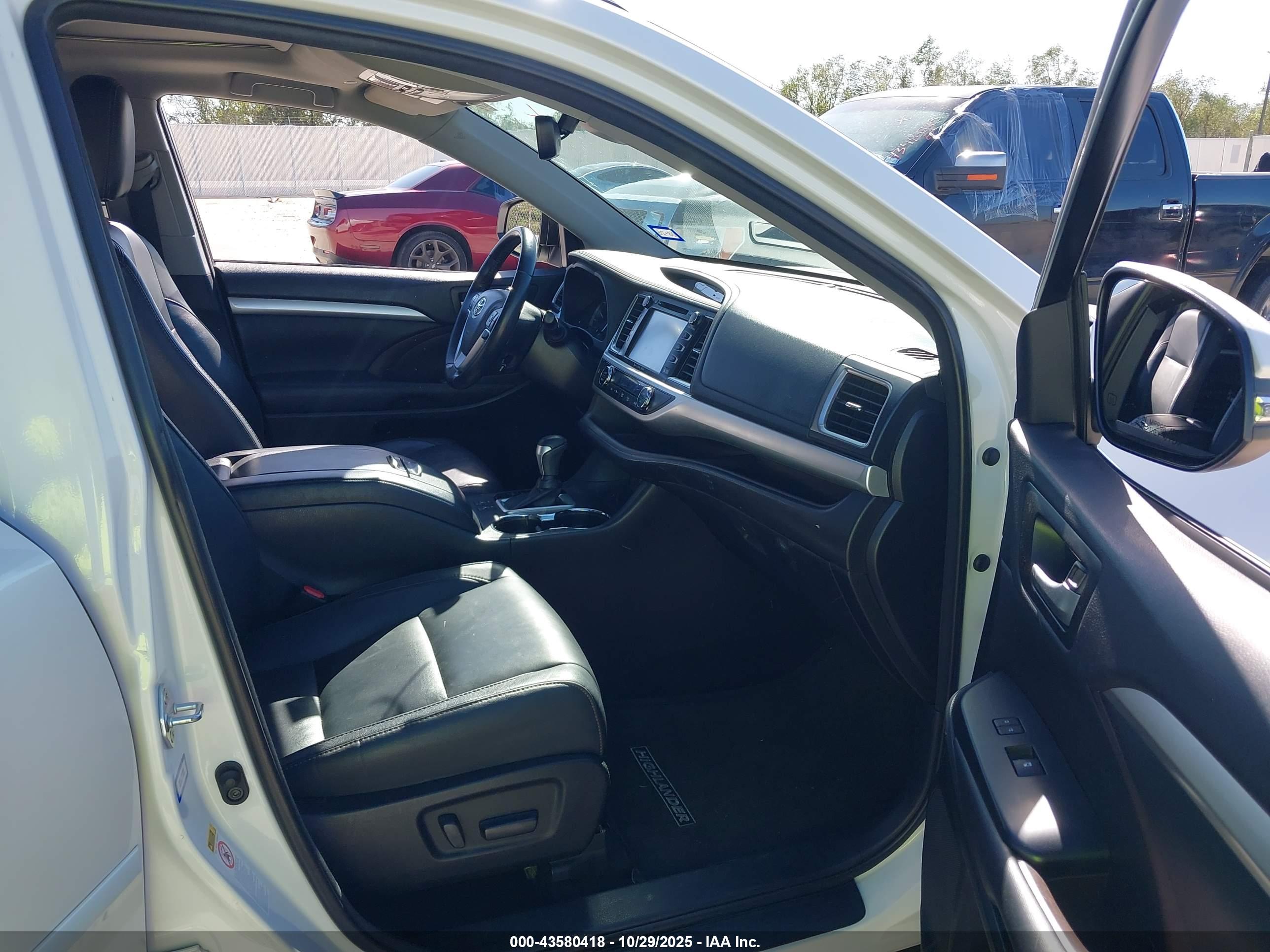 TOYOTA HIGHLANDER image 5
