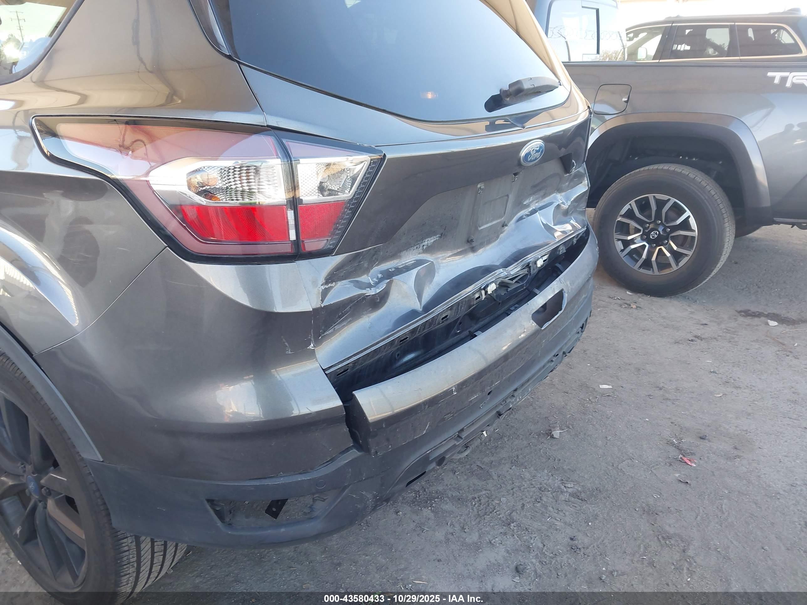FORD ESCAPE image 6
