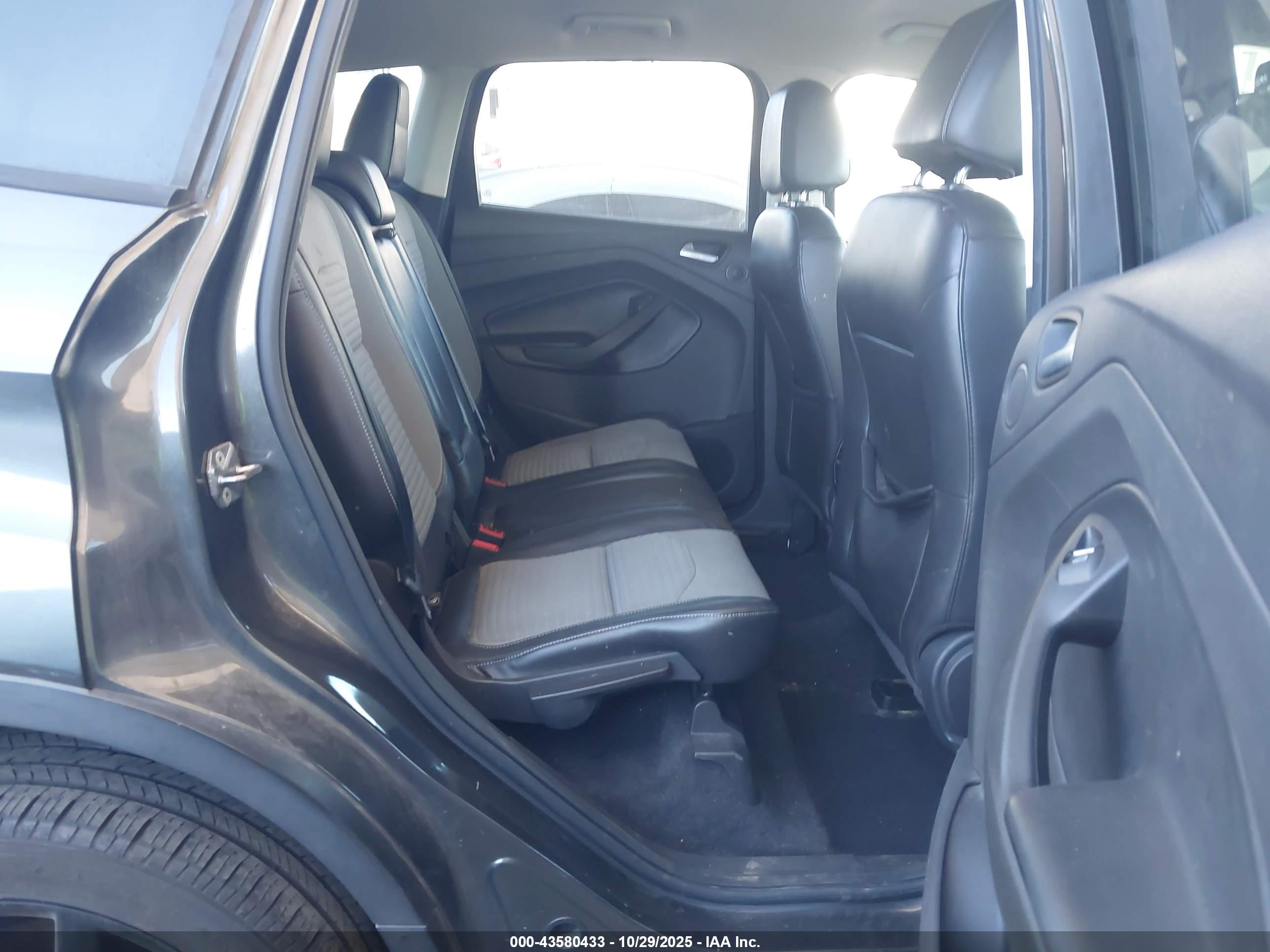 FORD ESCAPE image 8
