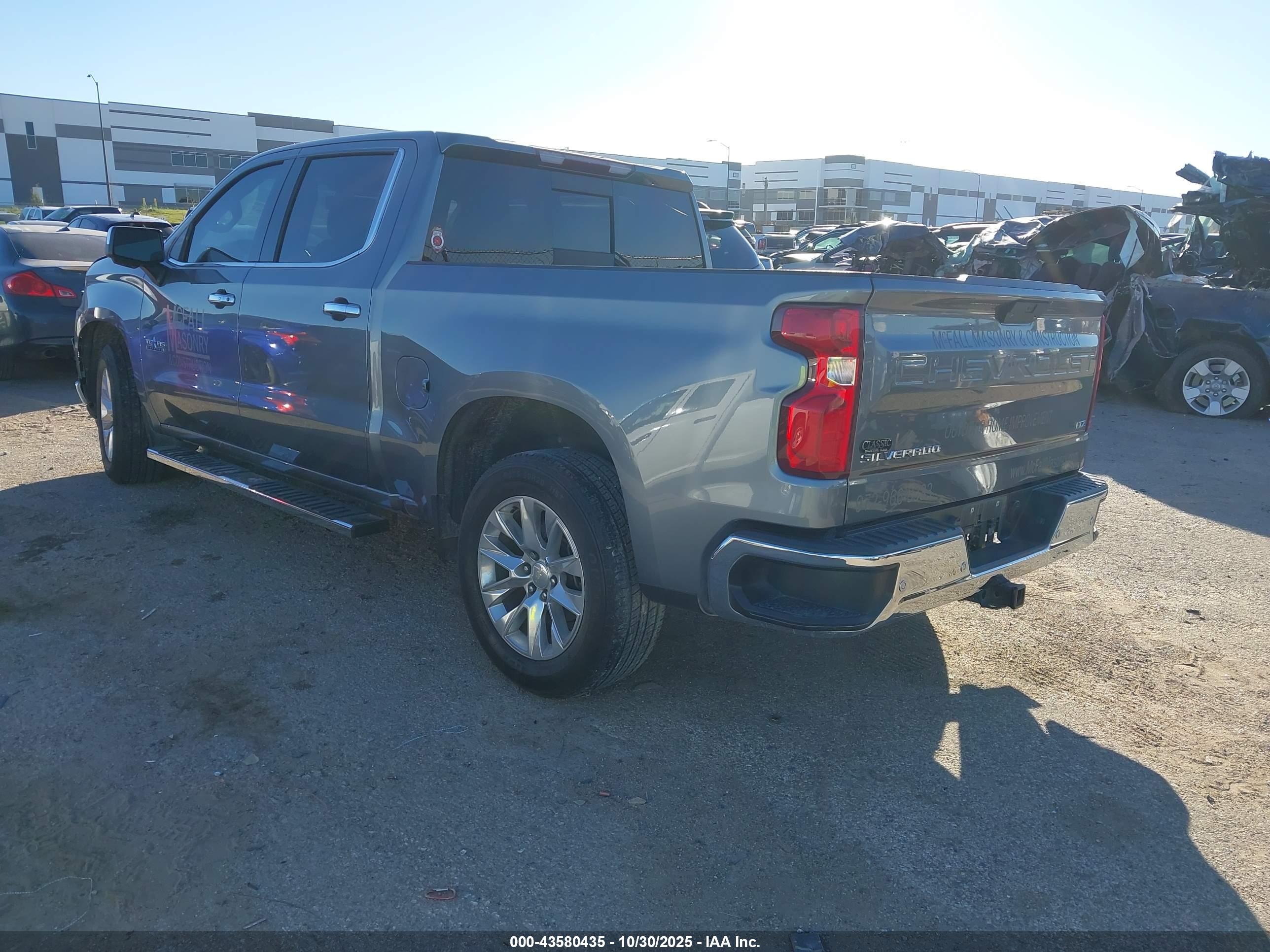 CHEVROLET SILVERADO image 3