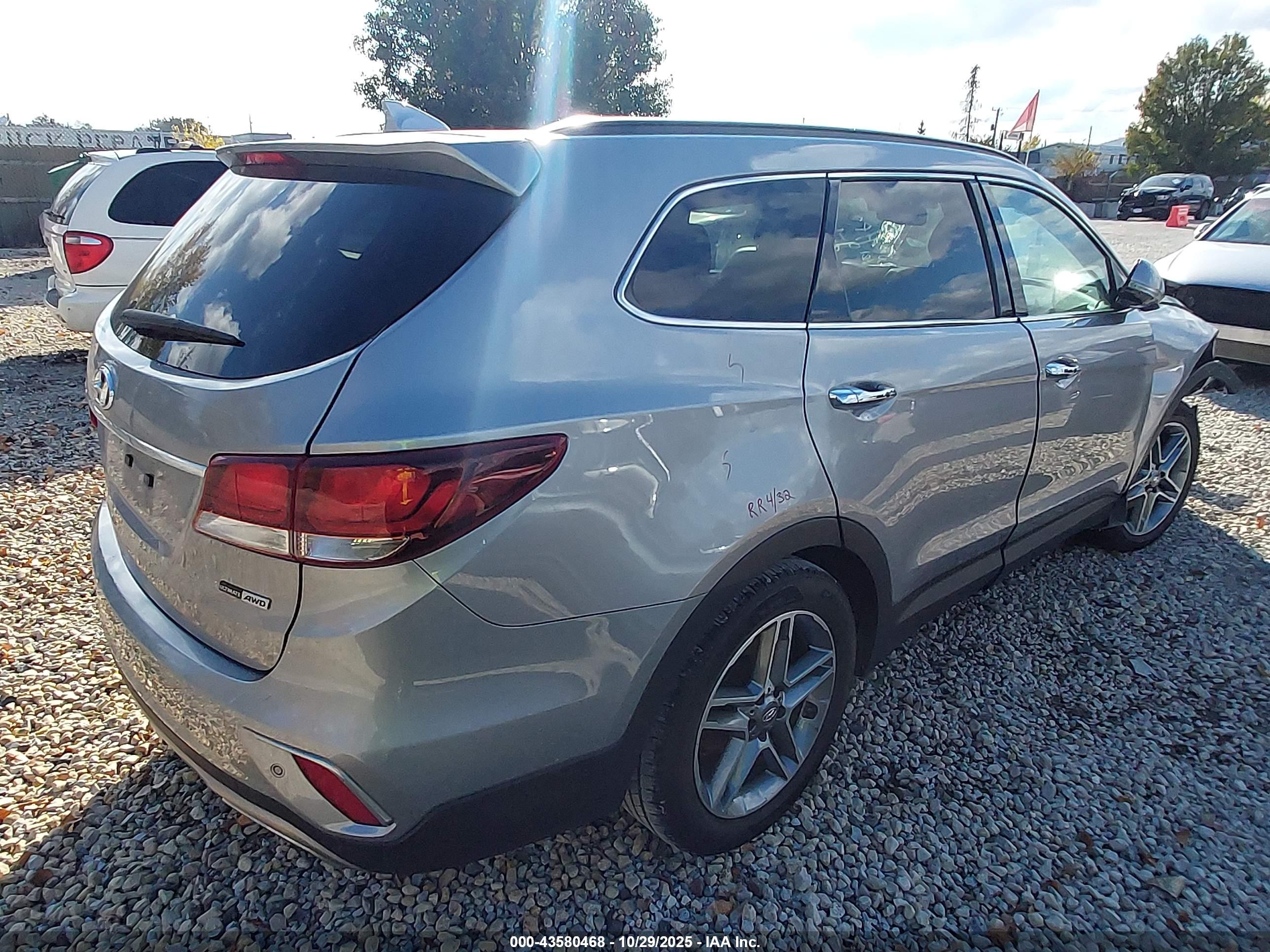HYUNDAI SANTA image 4