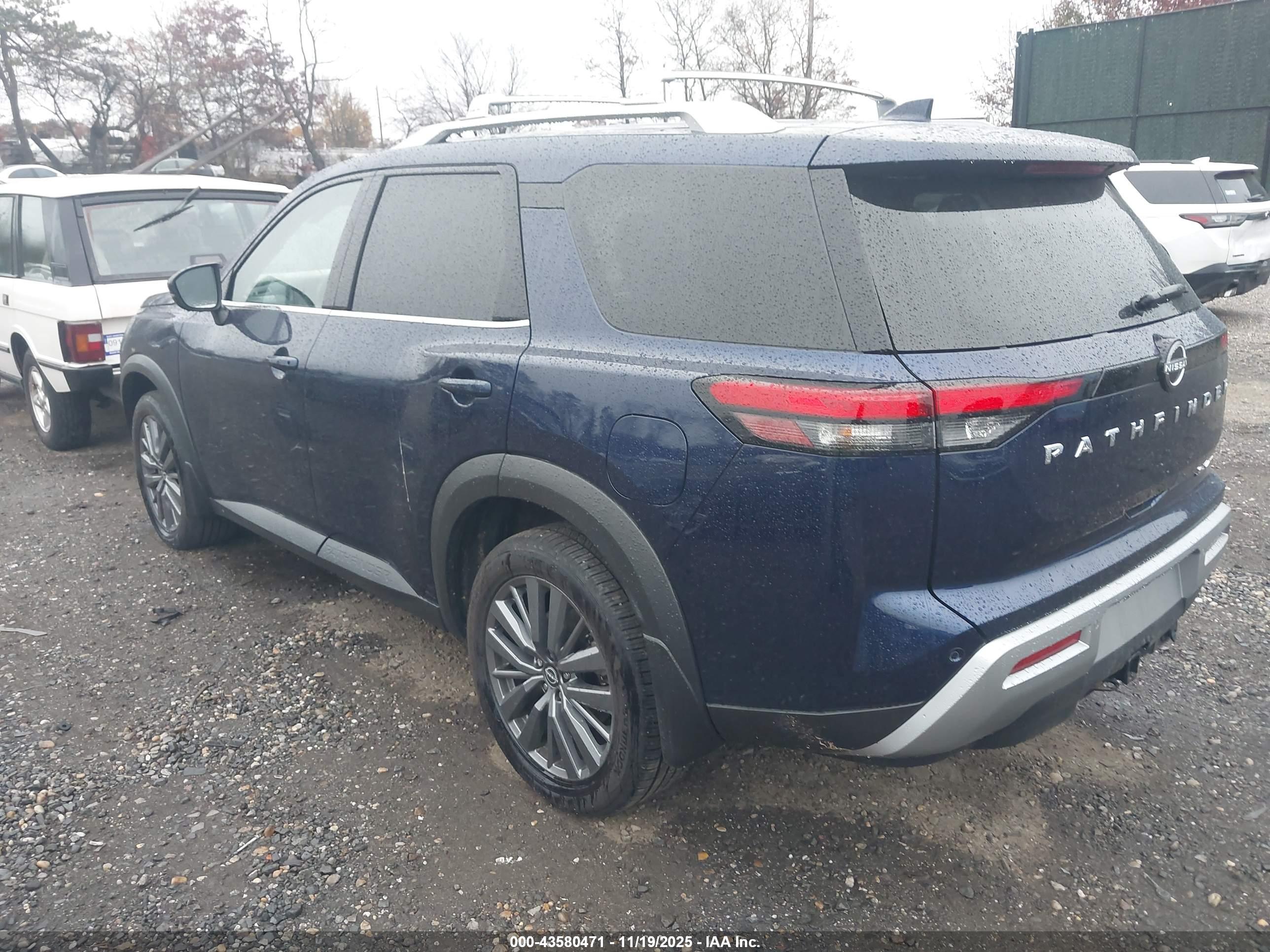 NISSAN PATHFINDER image 3