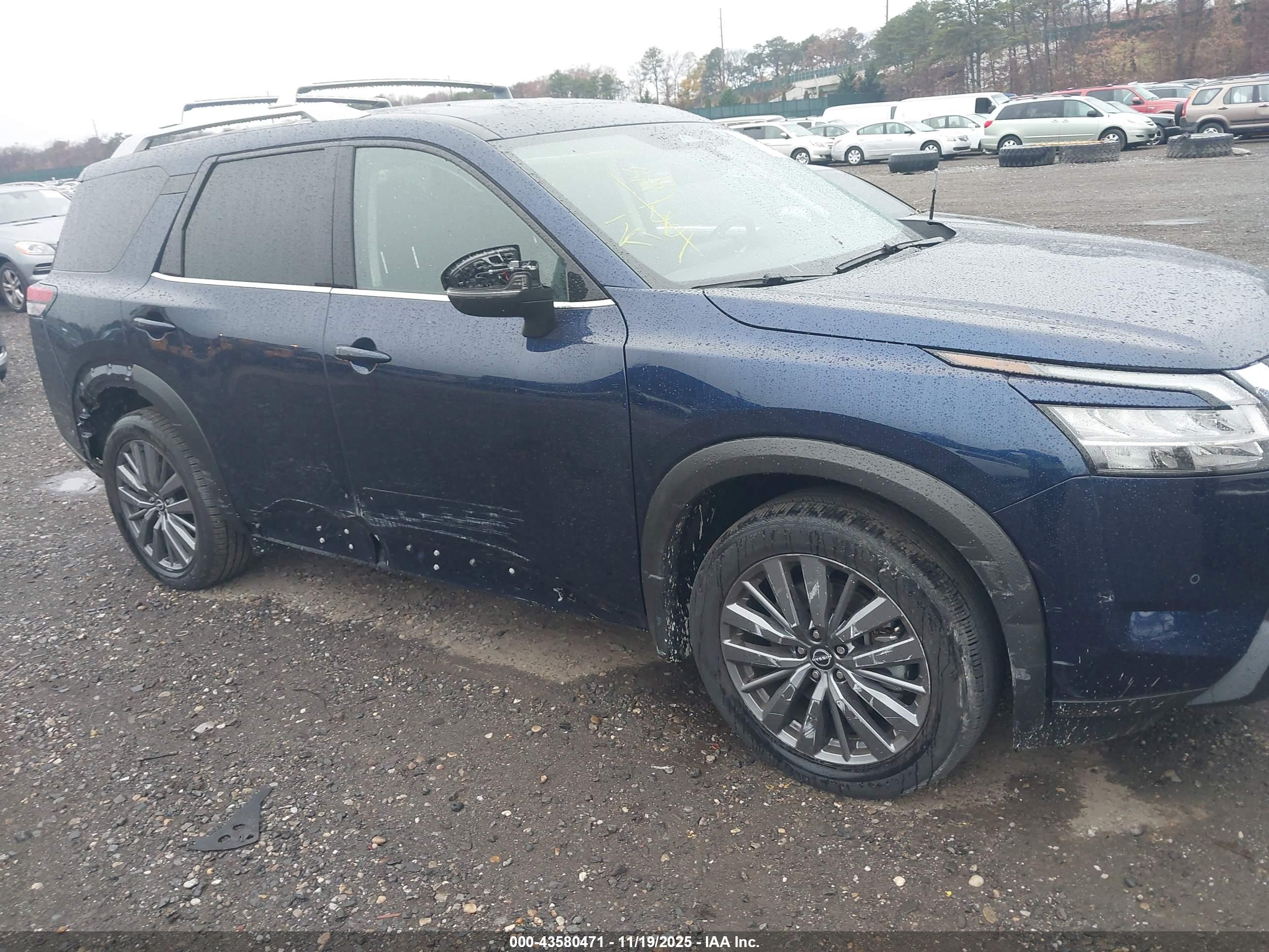 NISSAN PATHFINDER image 6