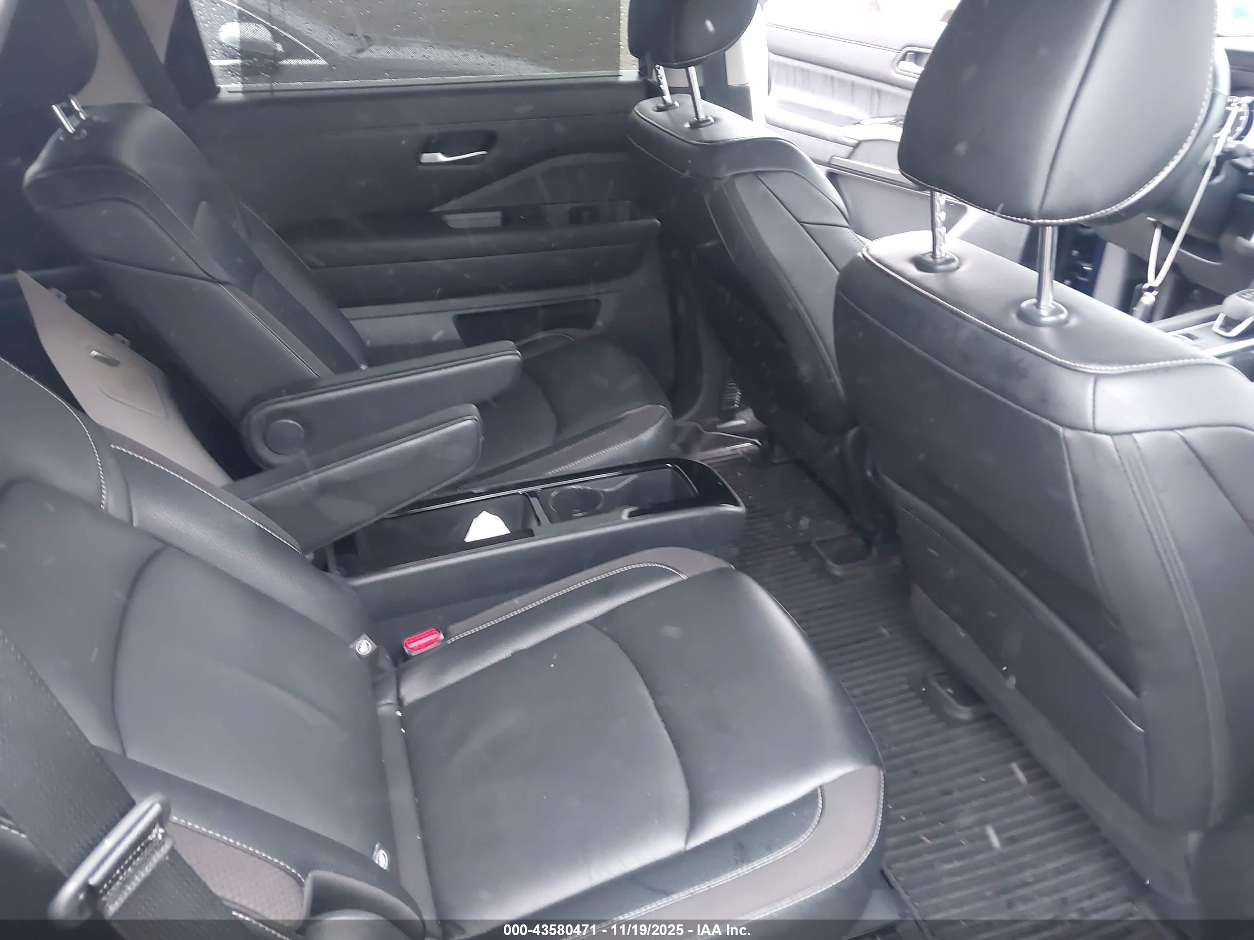 NISSAN PATHFINDER image 8