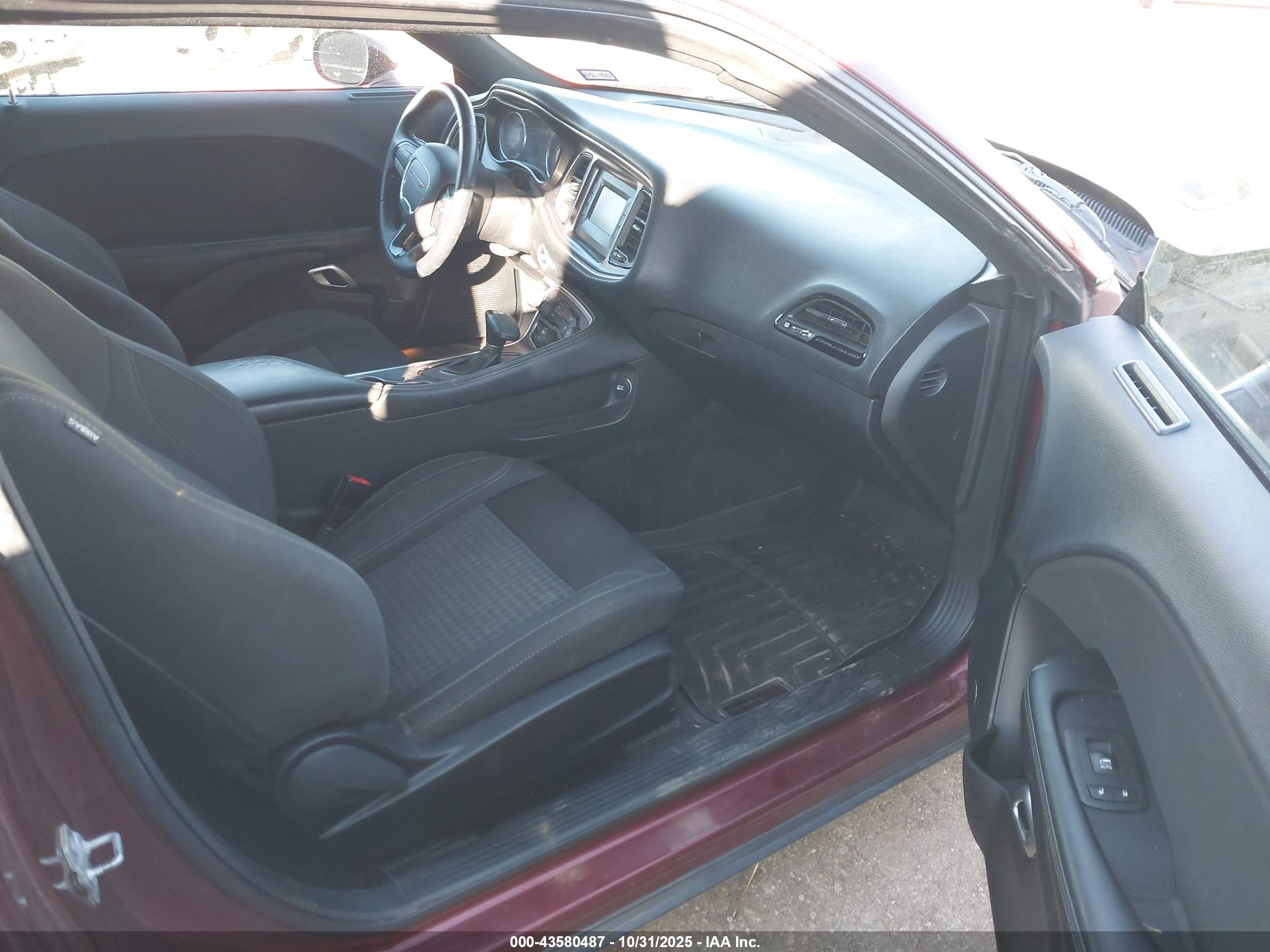 DODGE CHALLENGER image 5