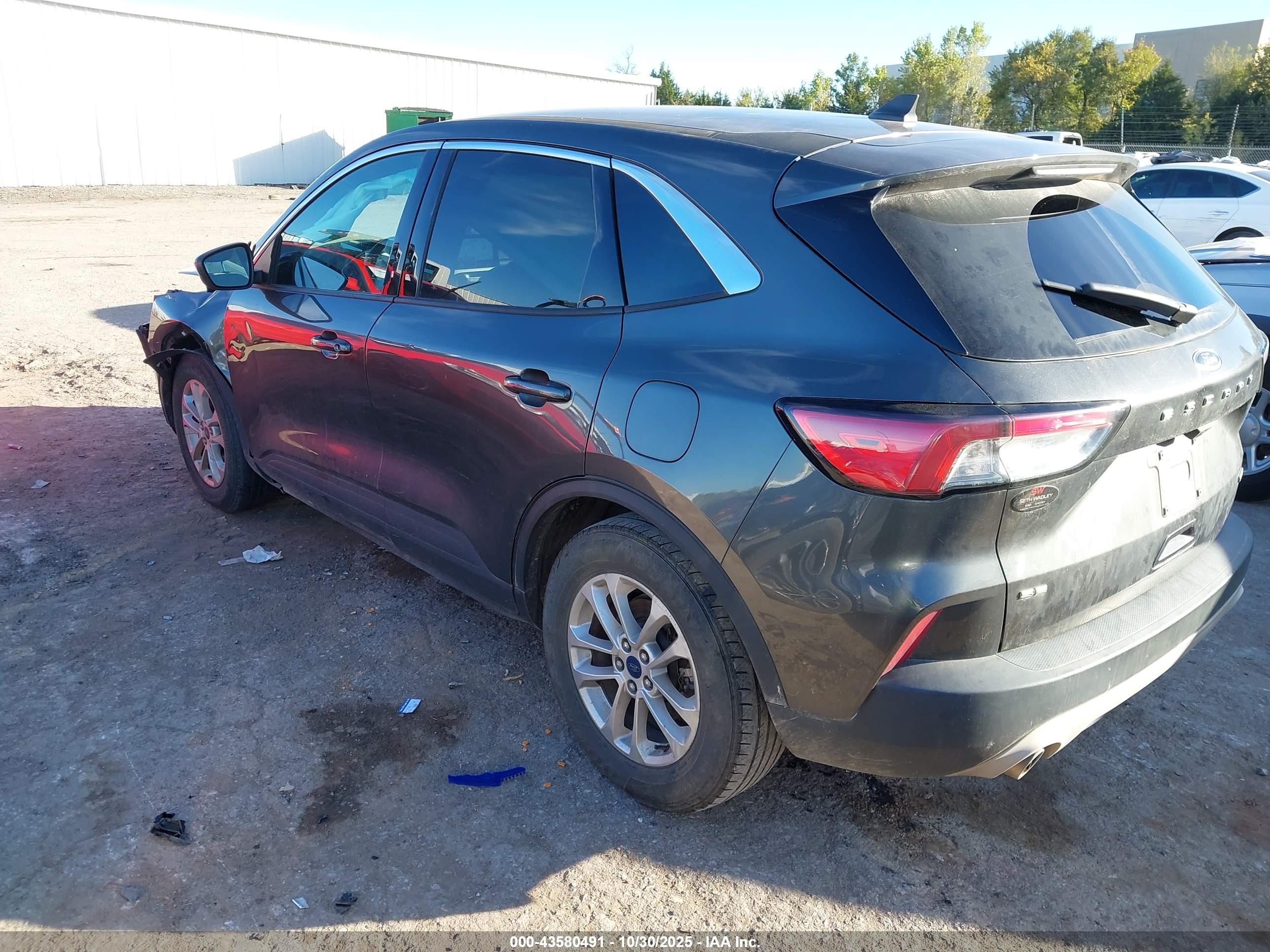 FORD ESCAPE image 3