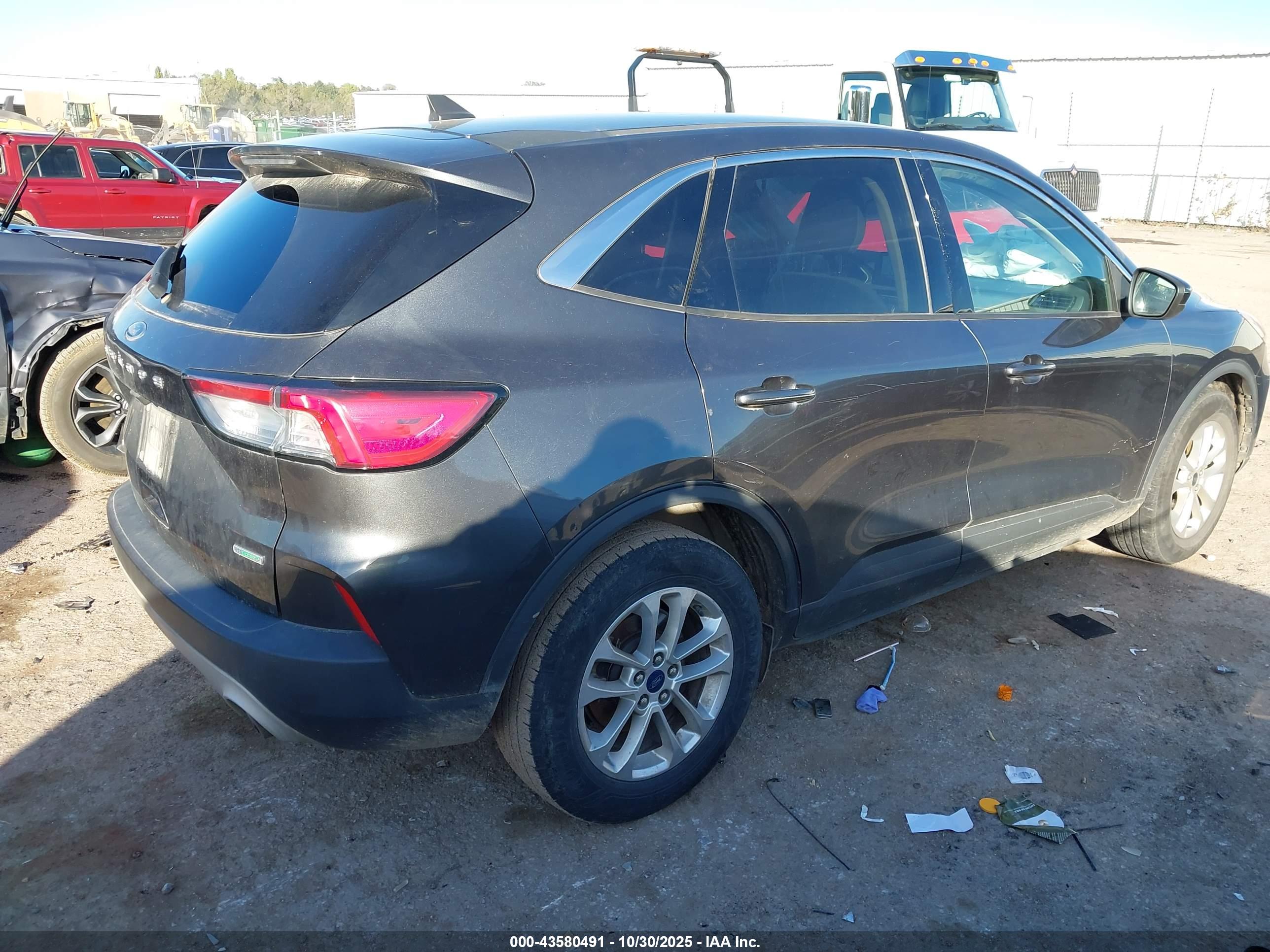 FORD ESCAPE image 4
