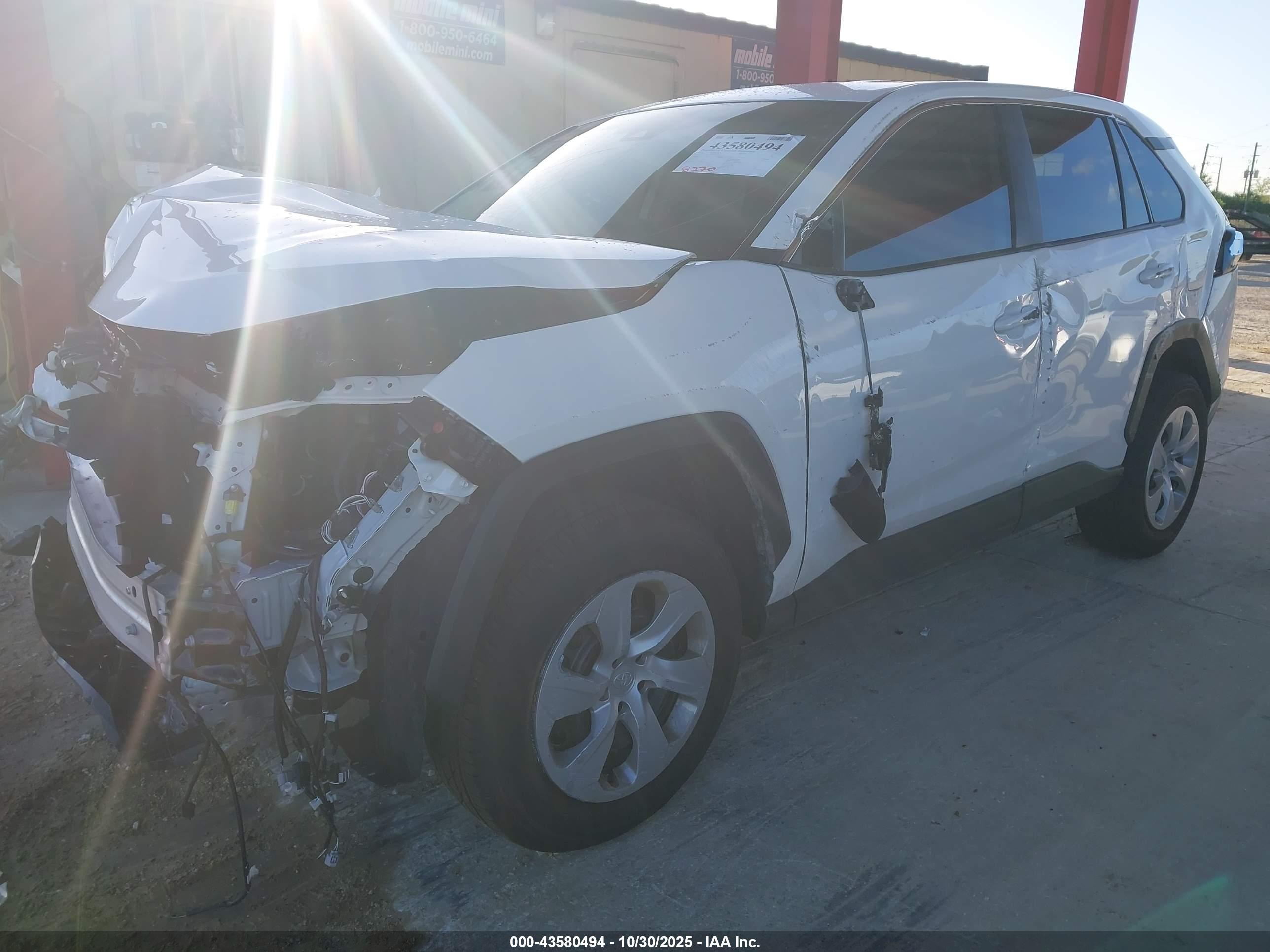 TOYOTA RAV4 image 2