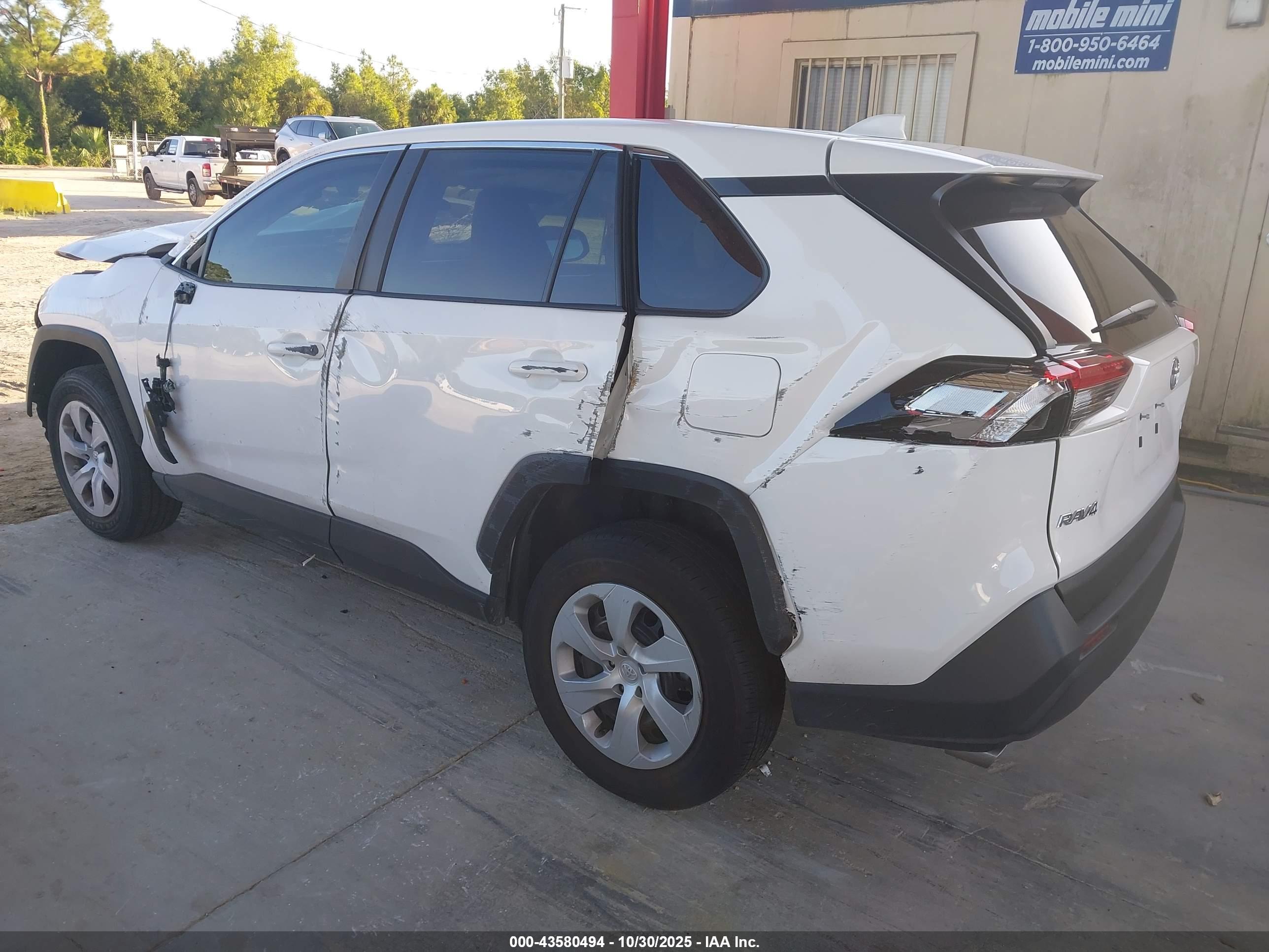 TOYOTA RAV4 image 3