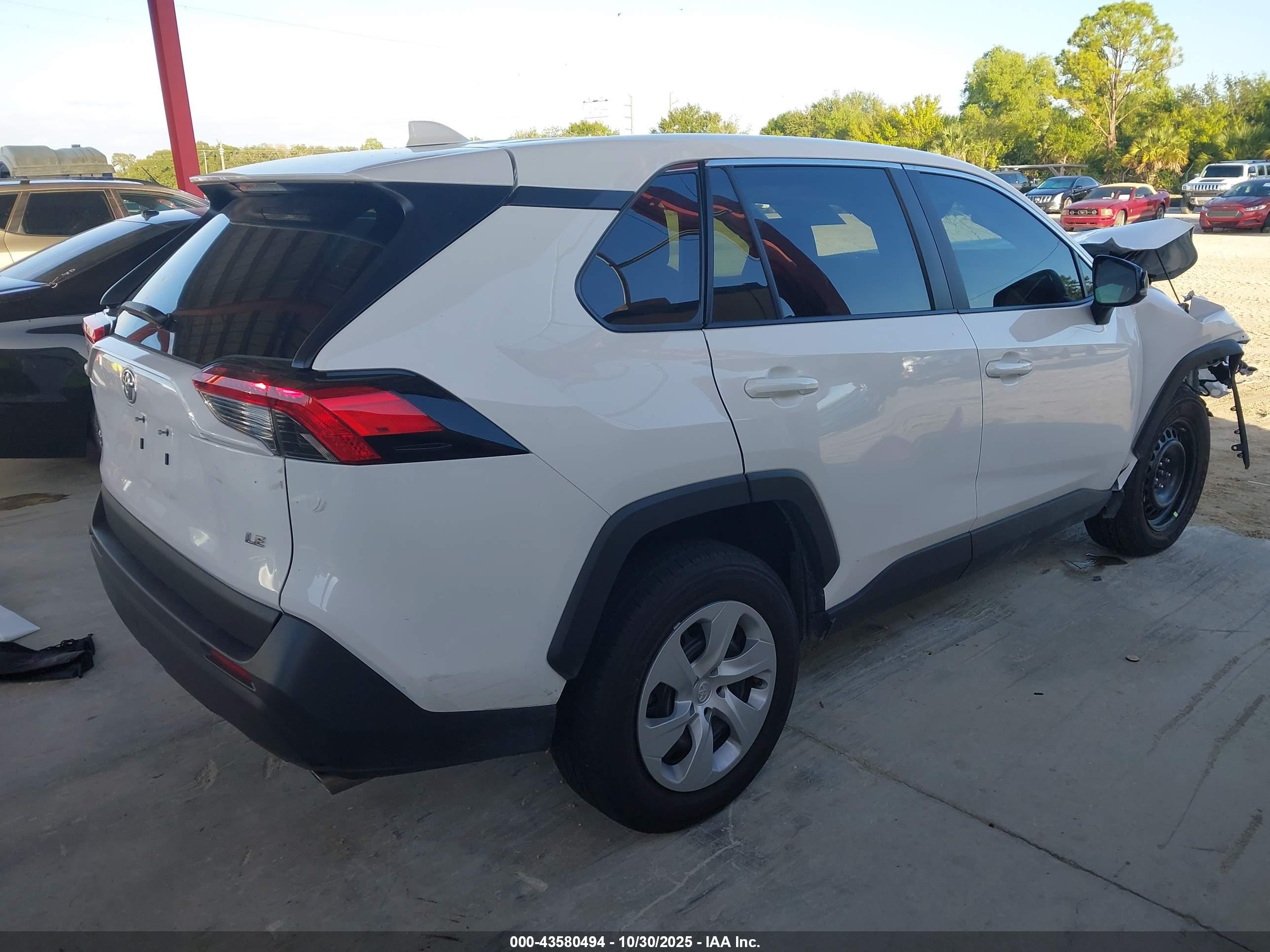 TOYOTA RAV4 image 4