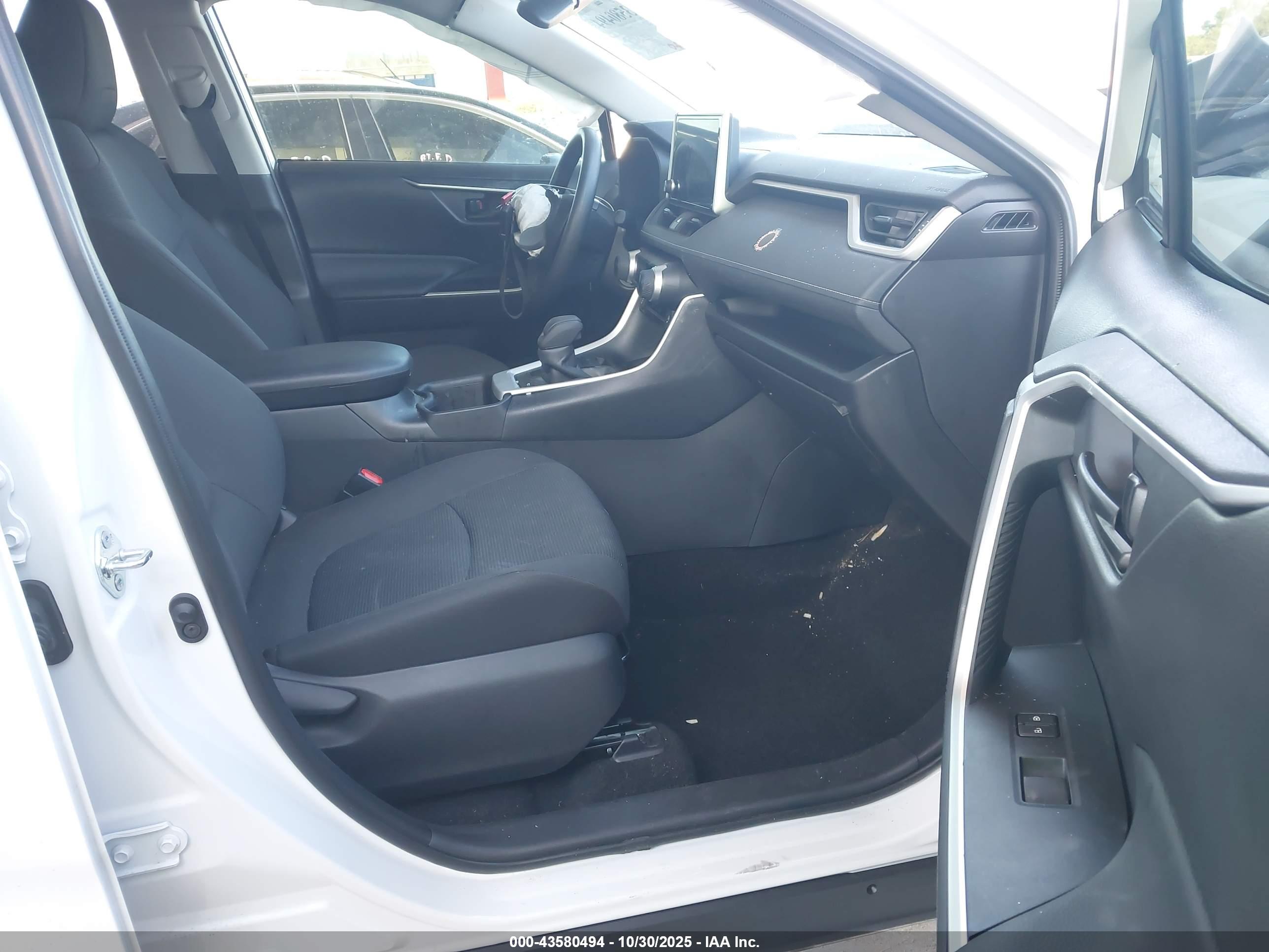 TOYOTA RAV4 image 5