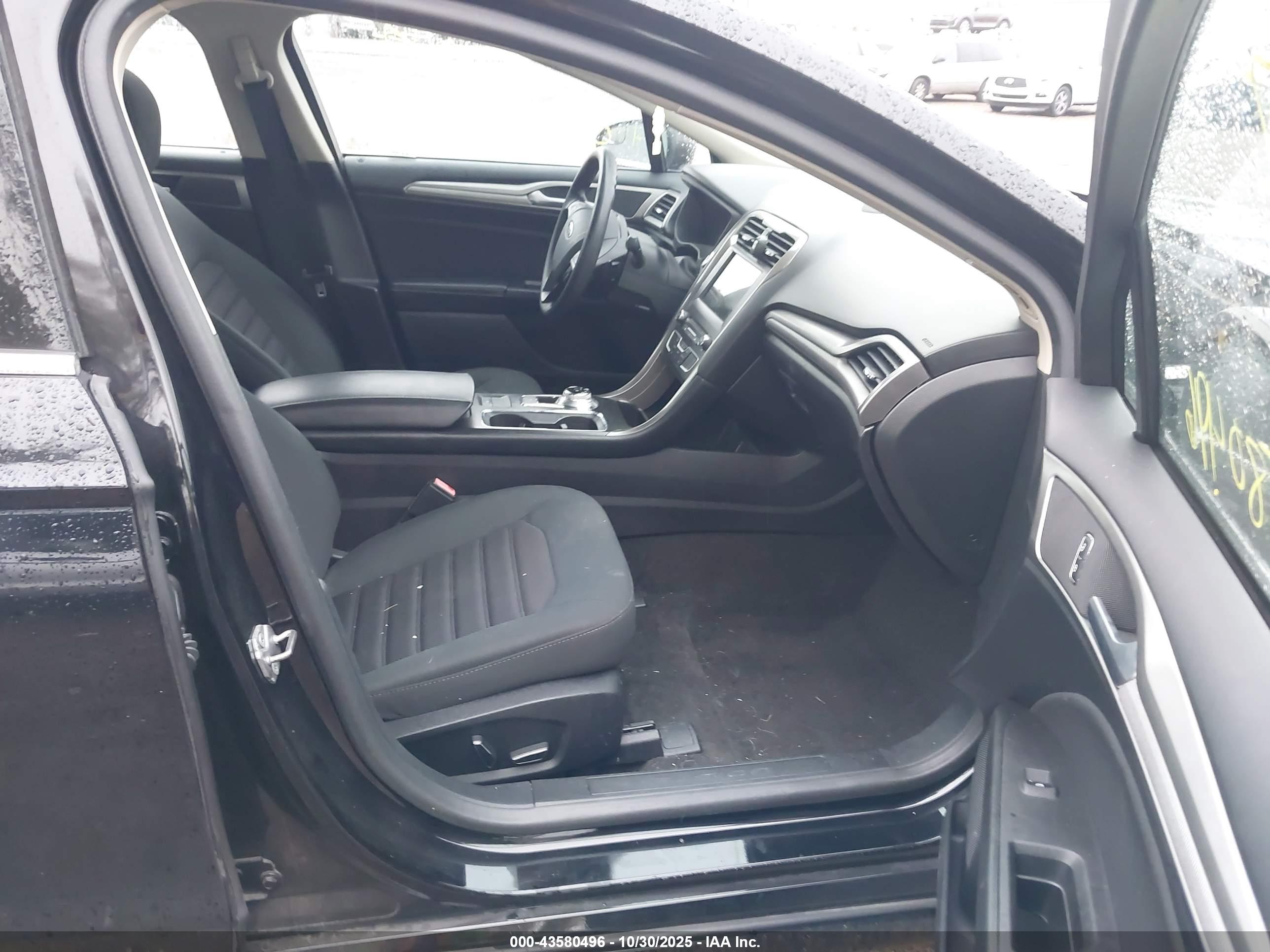 FORD FUSION image 5