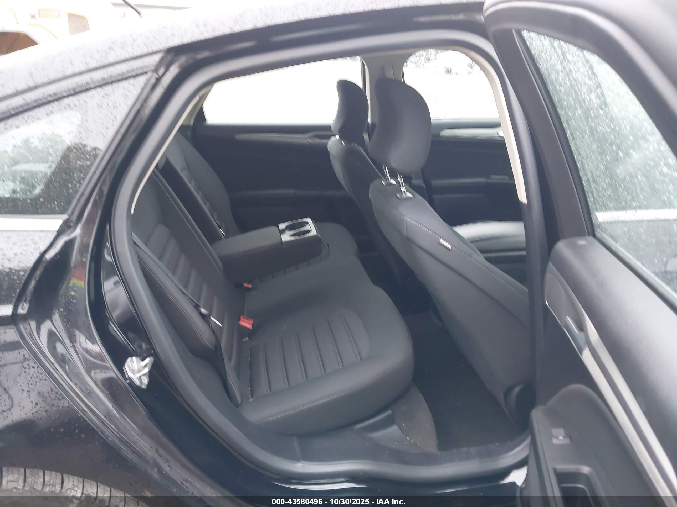 FORD FUSION image 8
