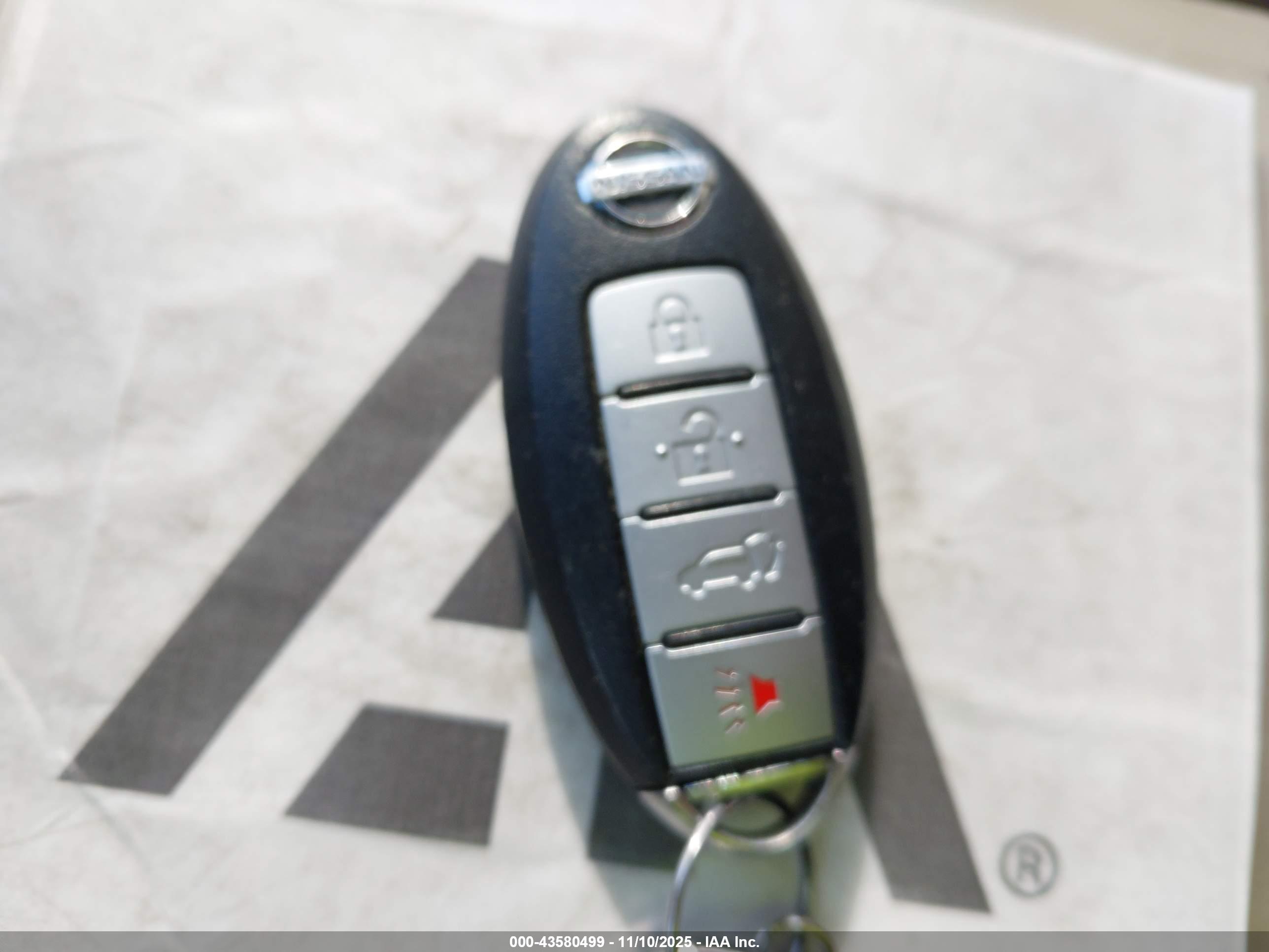 NISSAN MURANO image 11