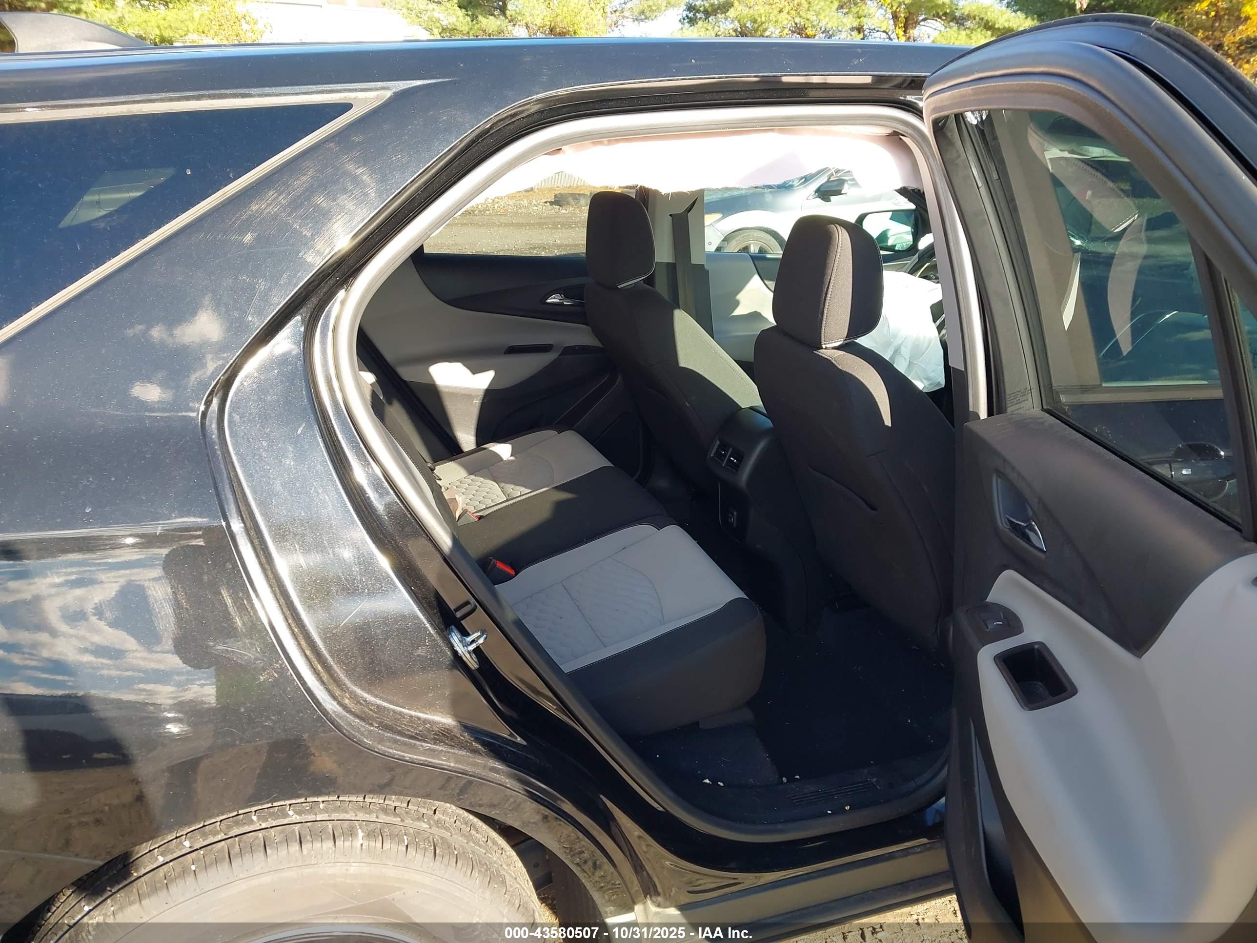 CHEVROLET EQUINOX image 8