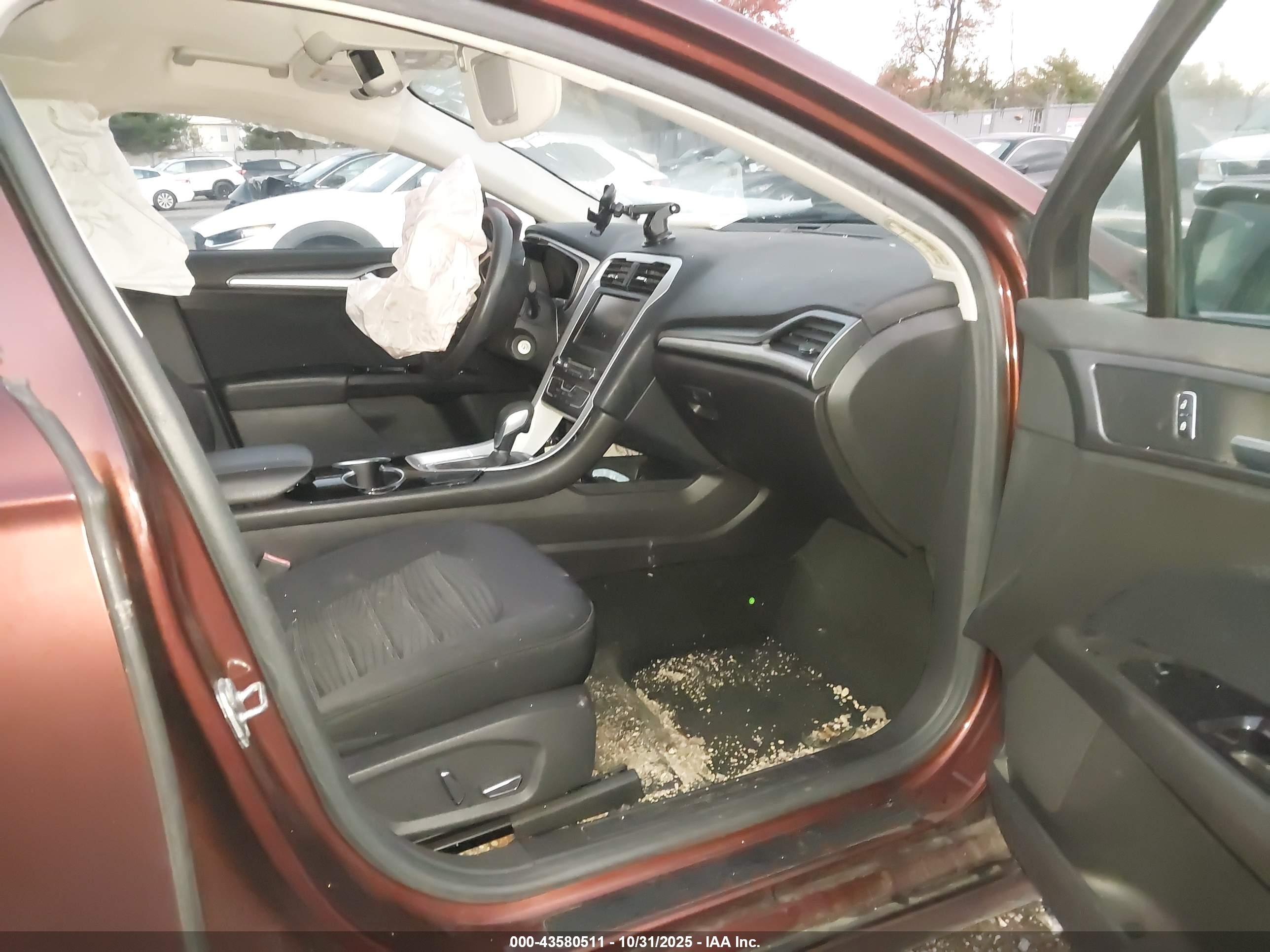 FORD FUSION image 5