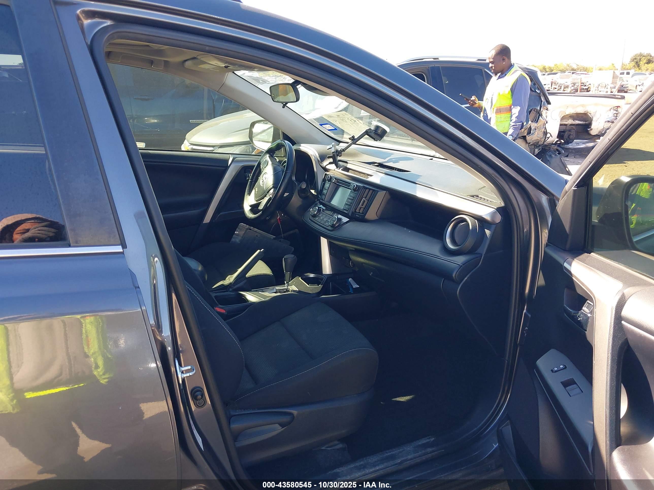 TOYOTA RAV4 image 5