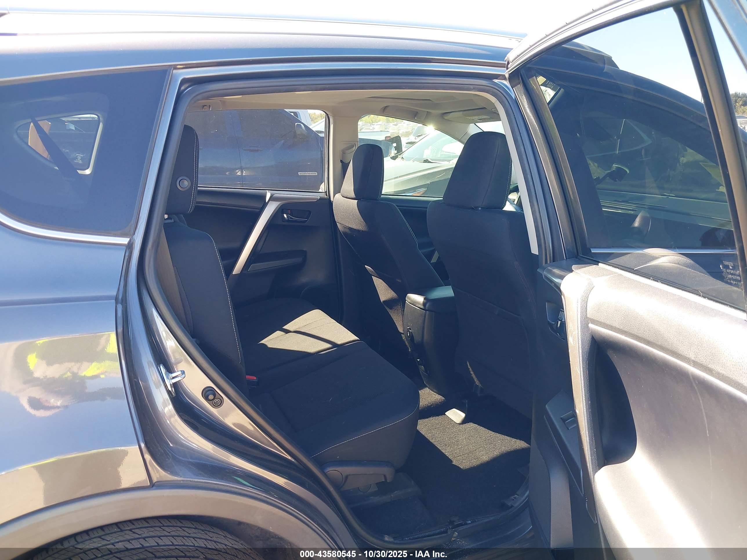 TOYOTA RAV4 image 8