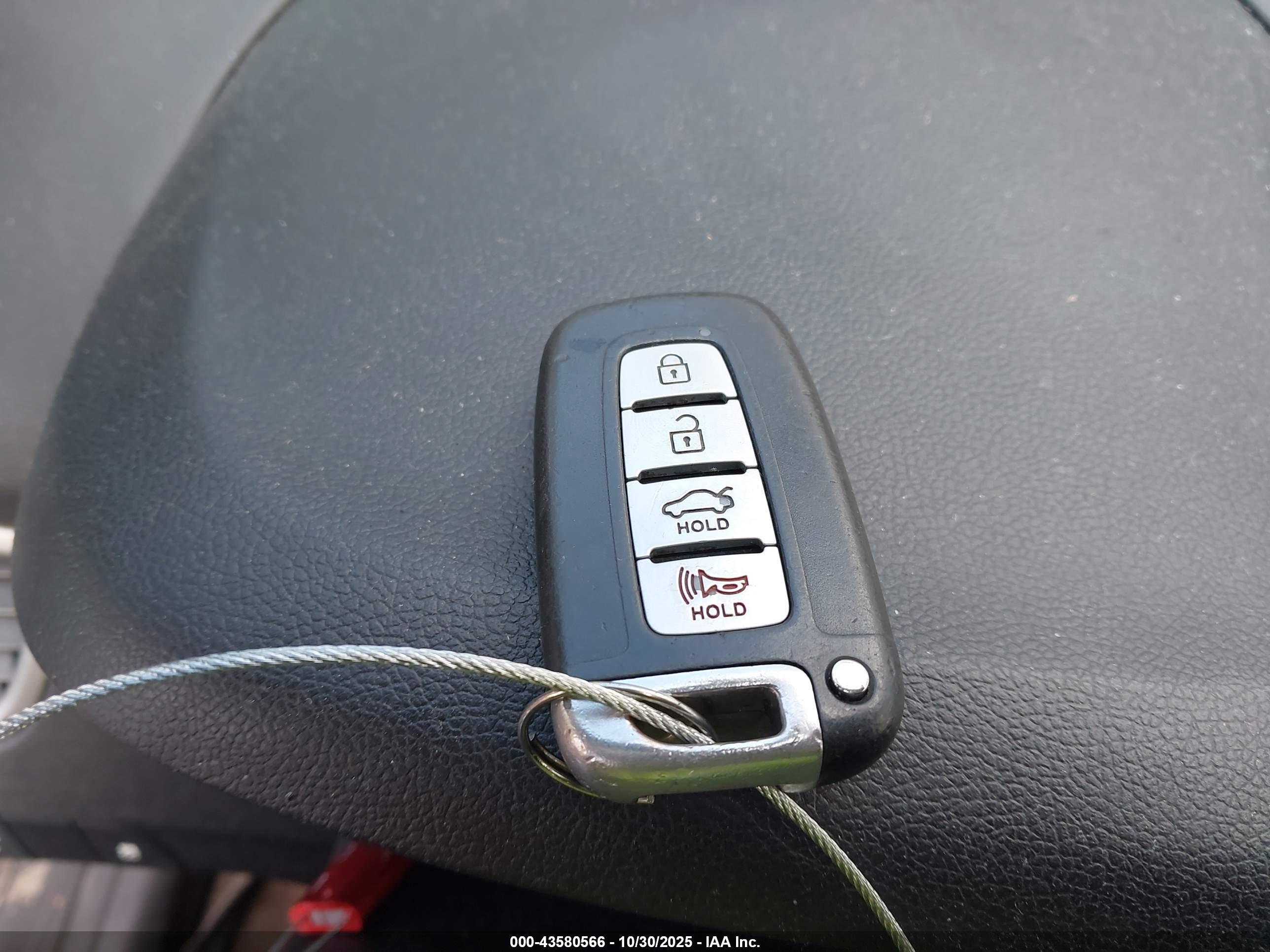HYUNDAI ELANTRA image 11