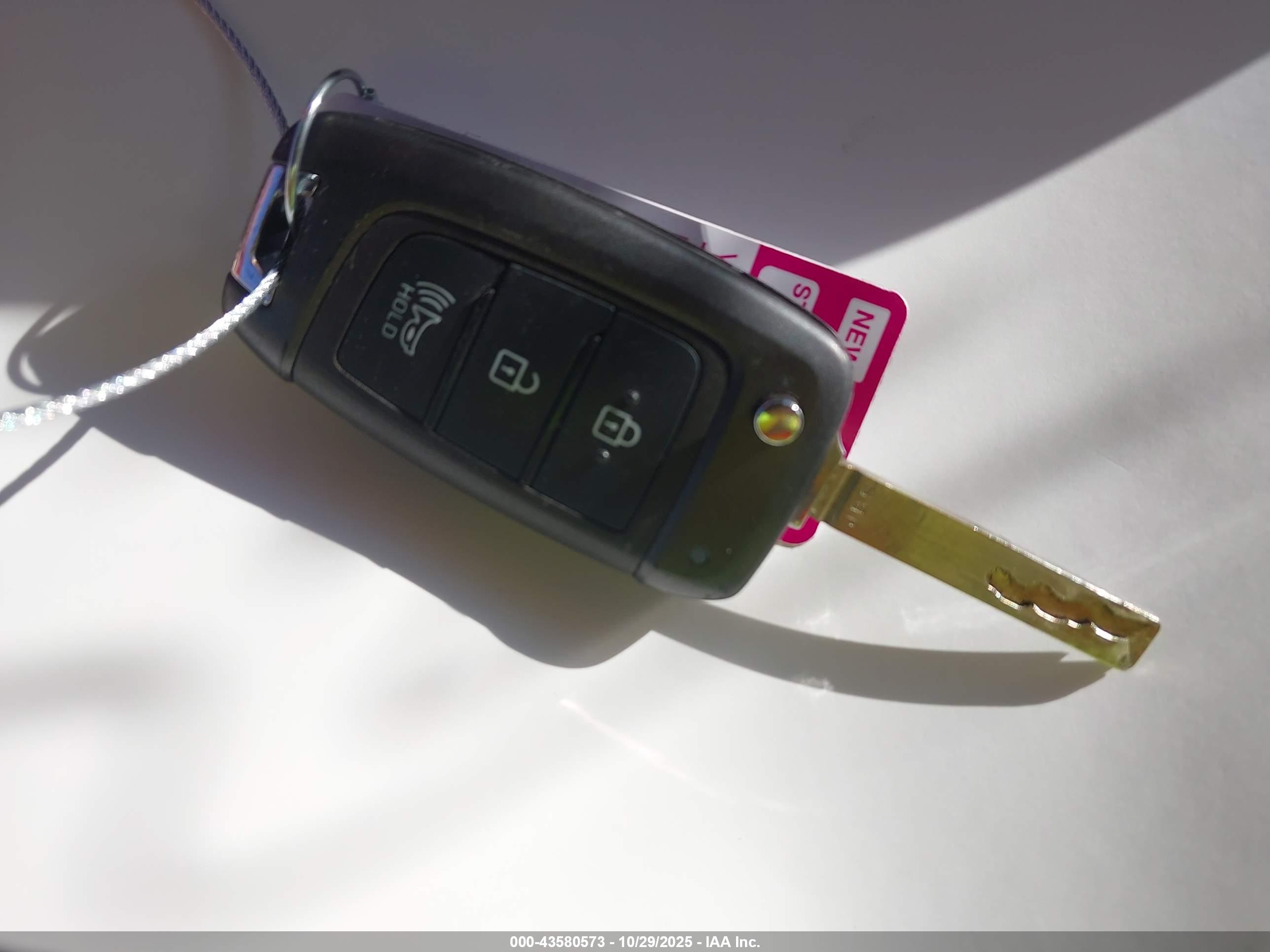 HYUNDAI TUCSON image 11