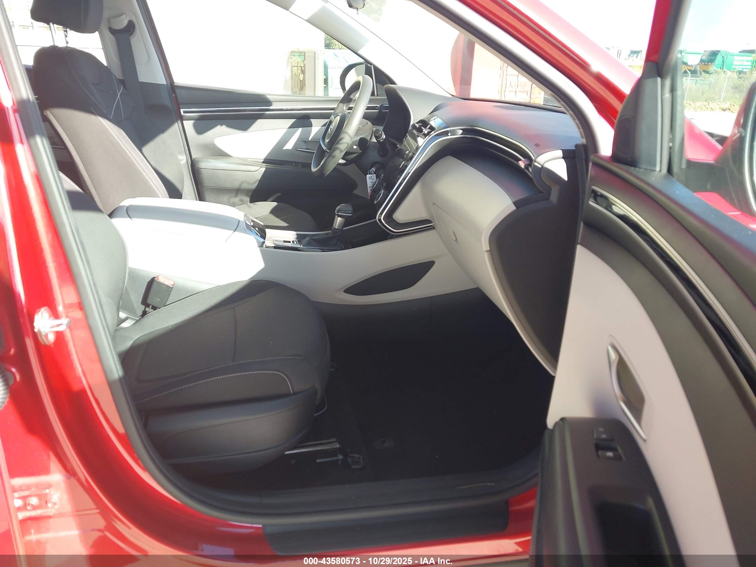 HYUNDAI TUCSON image 5
