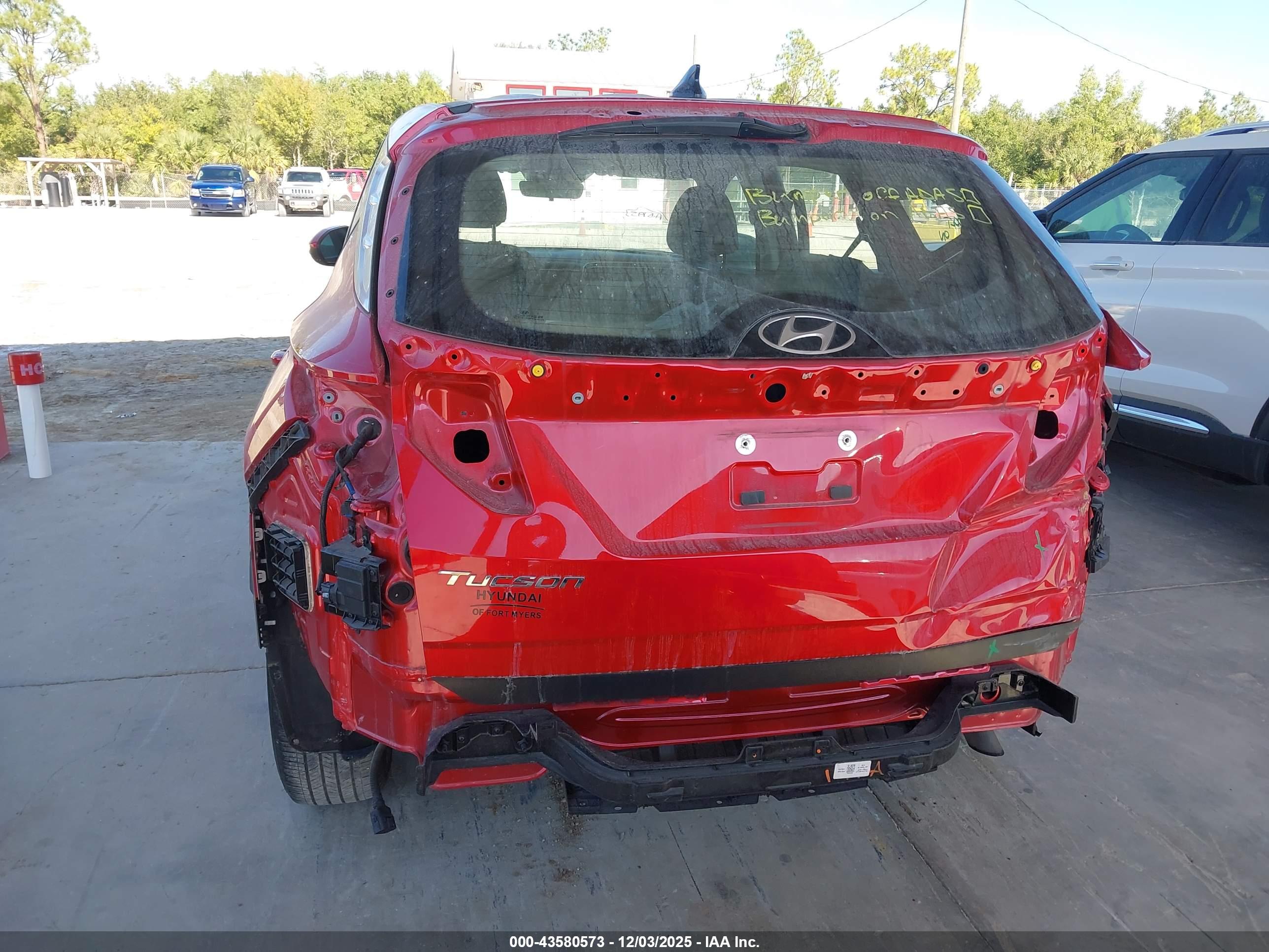 HYUNDAI TUCSON image 6