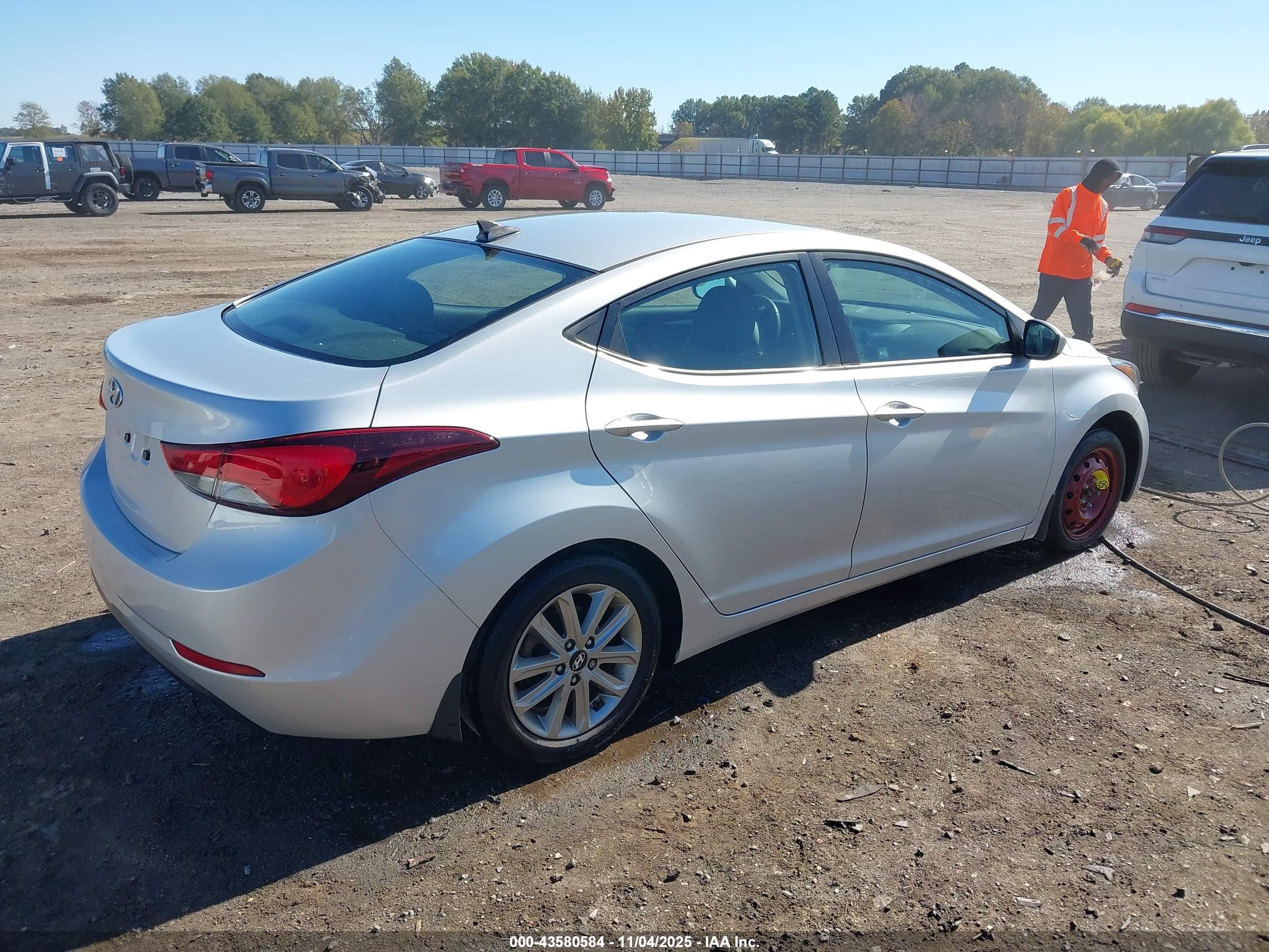 HYUNDAI ELANTRA image 4
