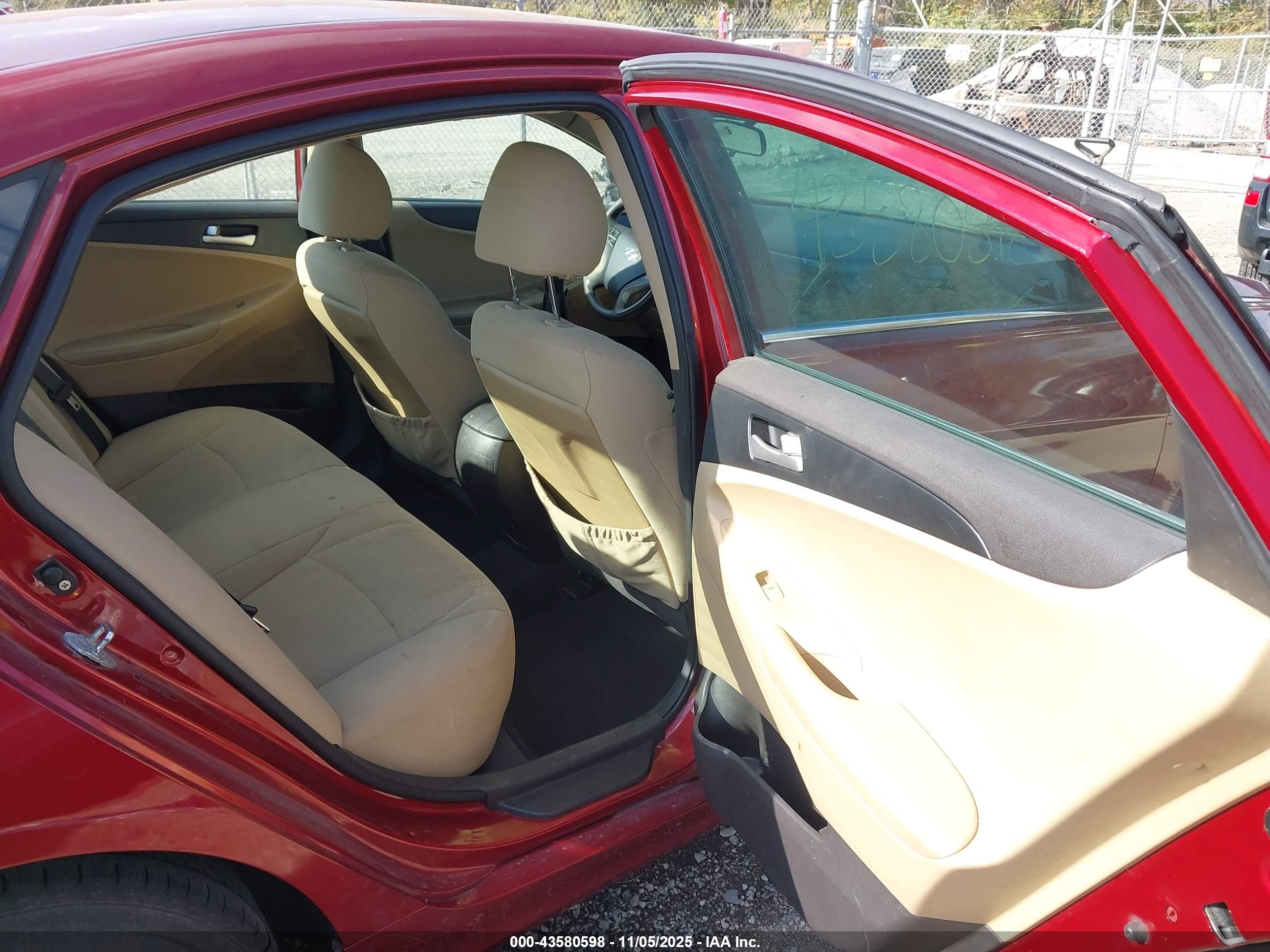 HYUNDAI SONATA image 8