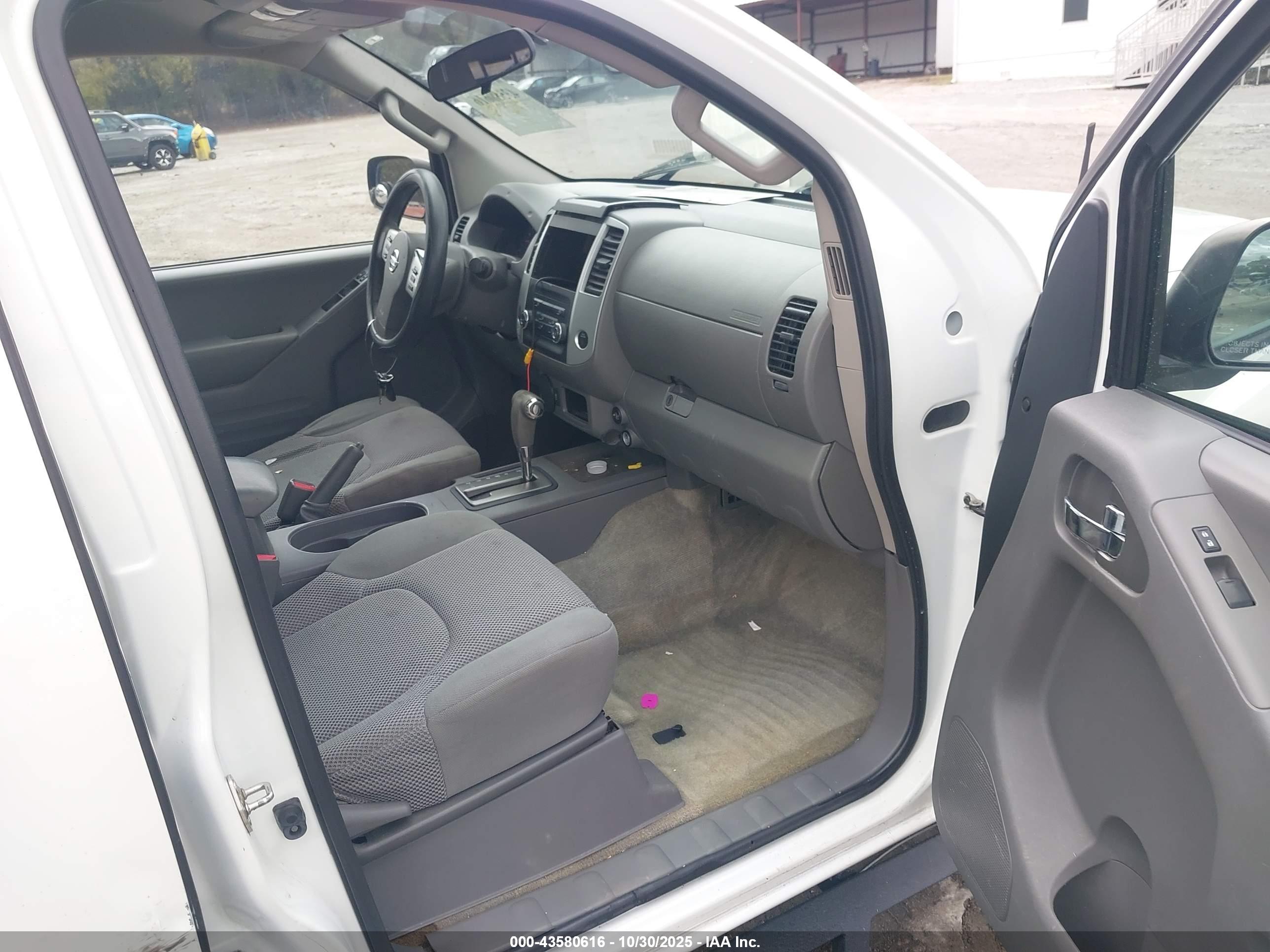 NISSAN FRONTIER image 5