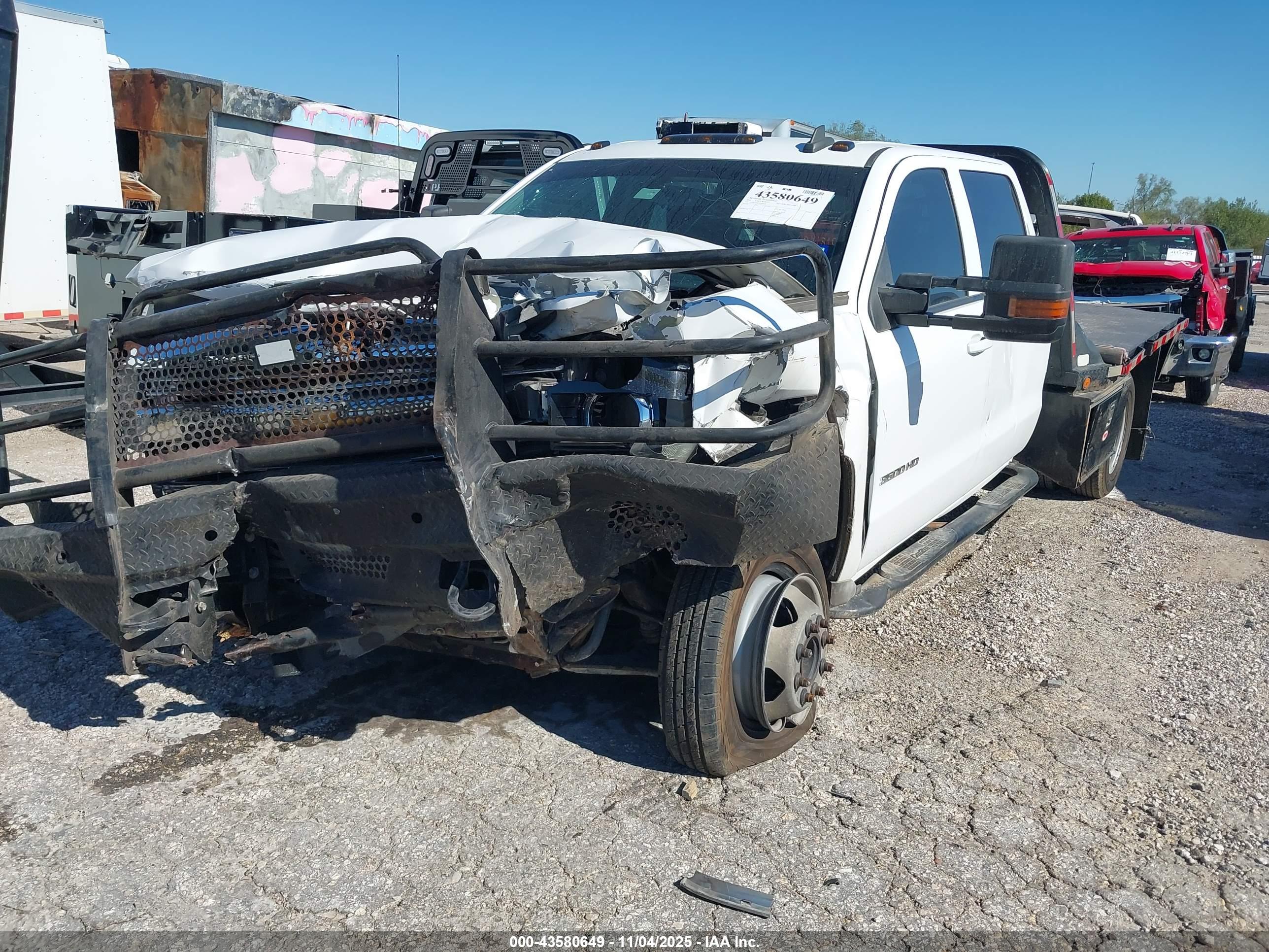 CHEVROLET SILVERADO image 2