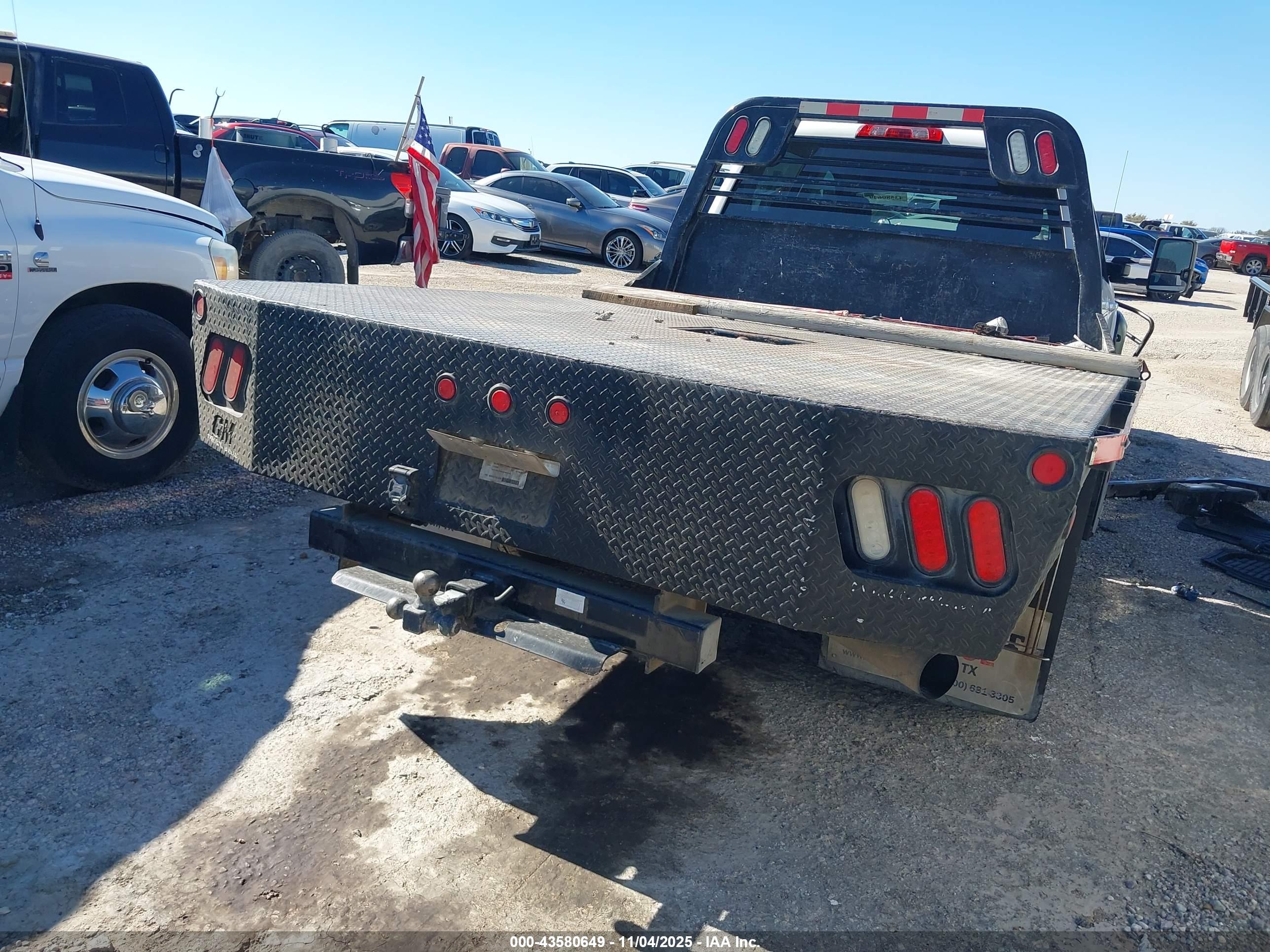 CHEVROLET SILVERADO image 4