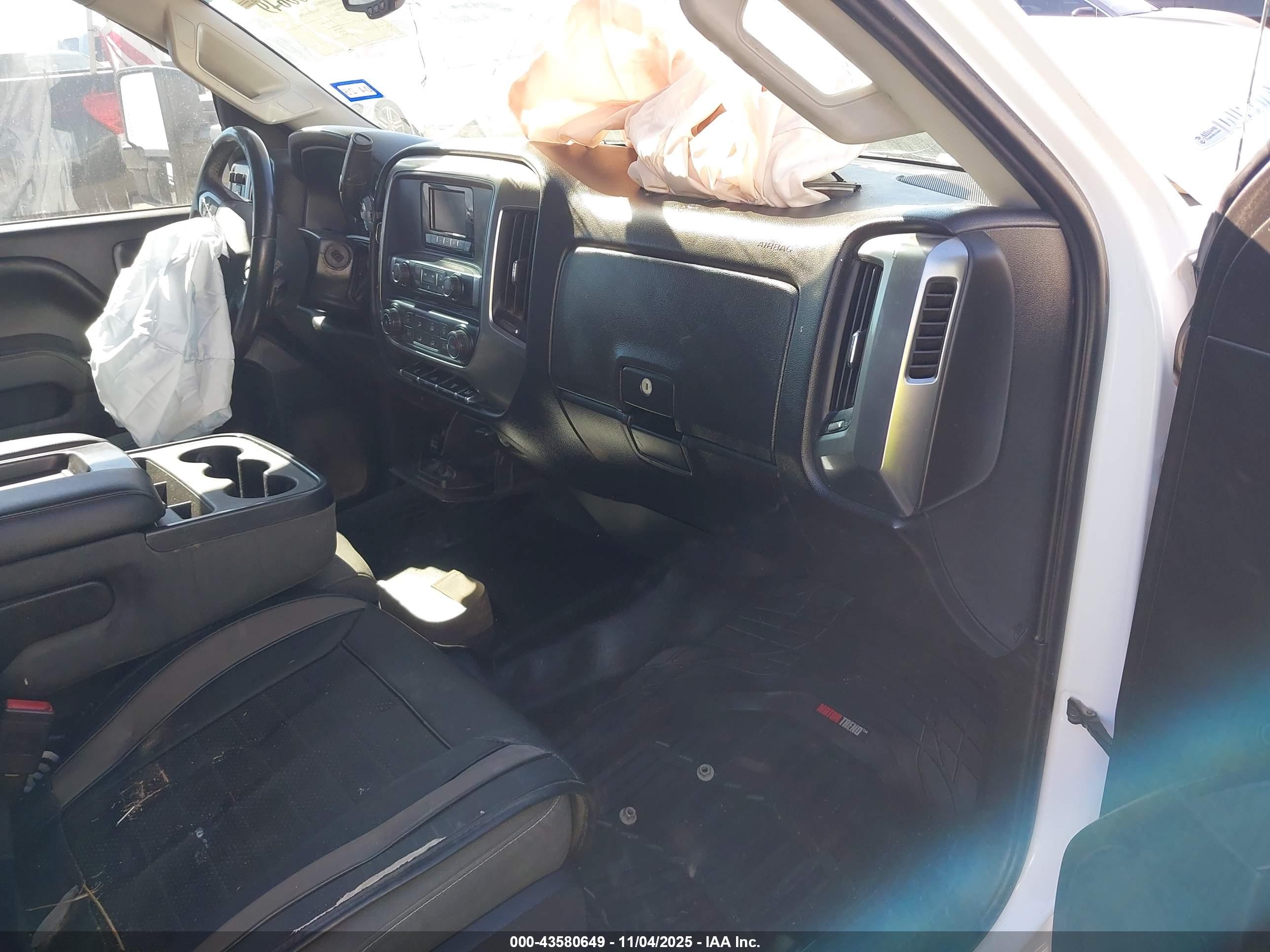 CHEVROLET SILVERADO image 5