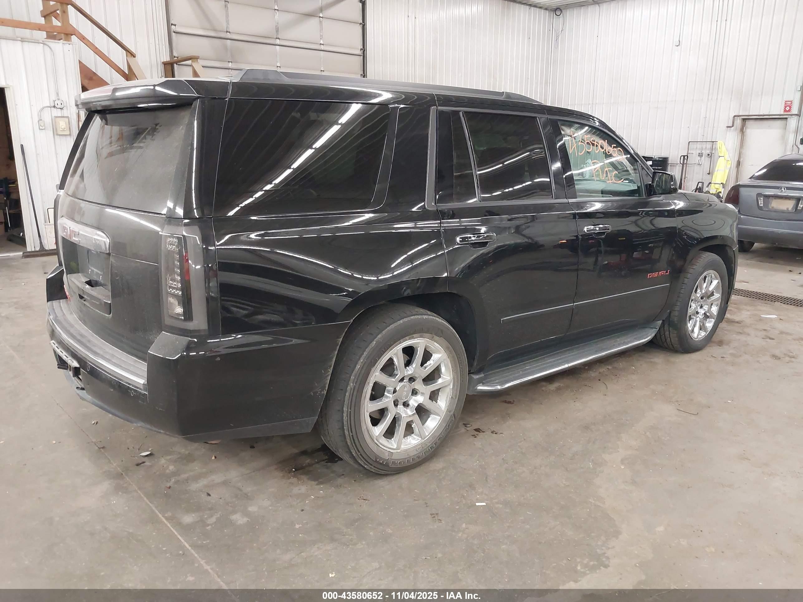 GMC YUKON image 4