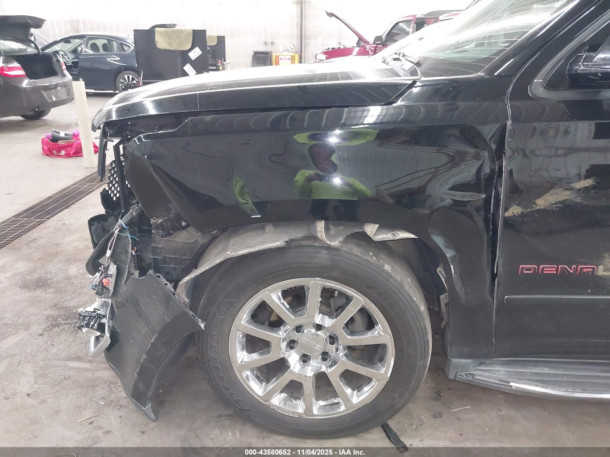 GMC YUKON image 6