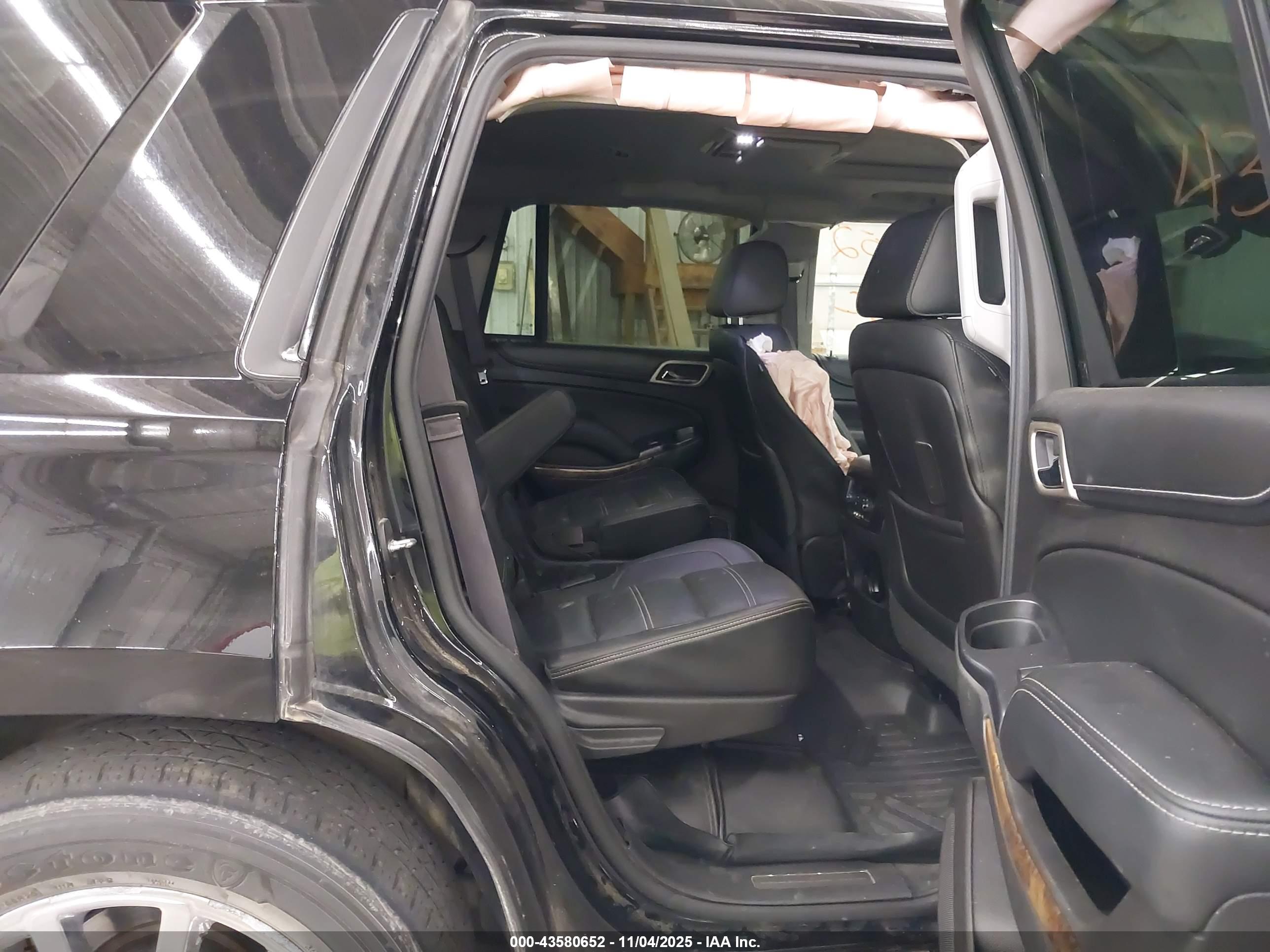 GMC YUKON image 8