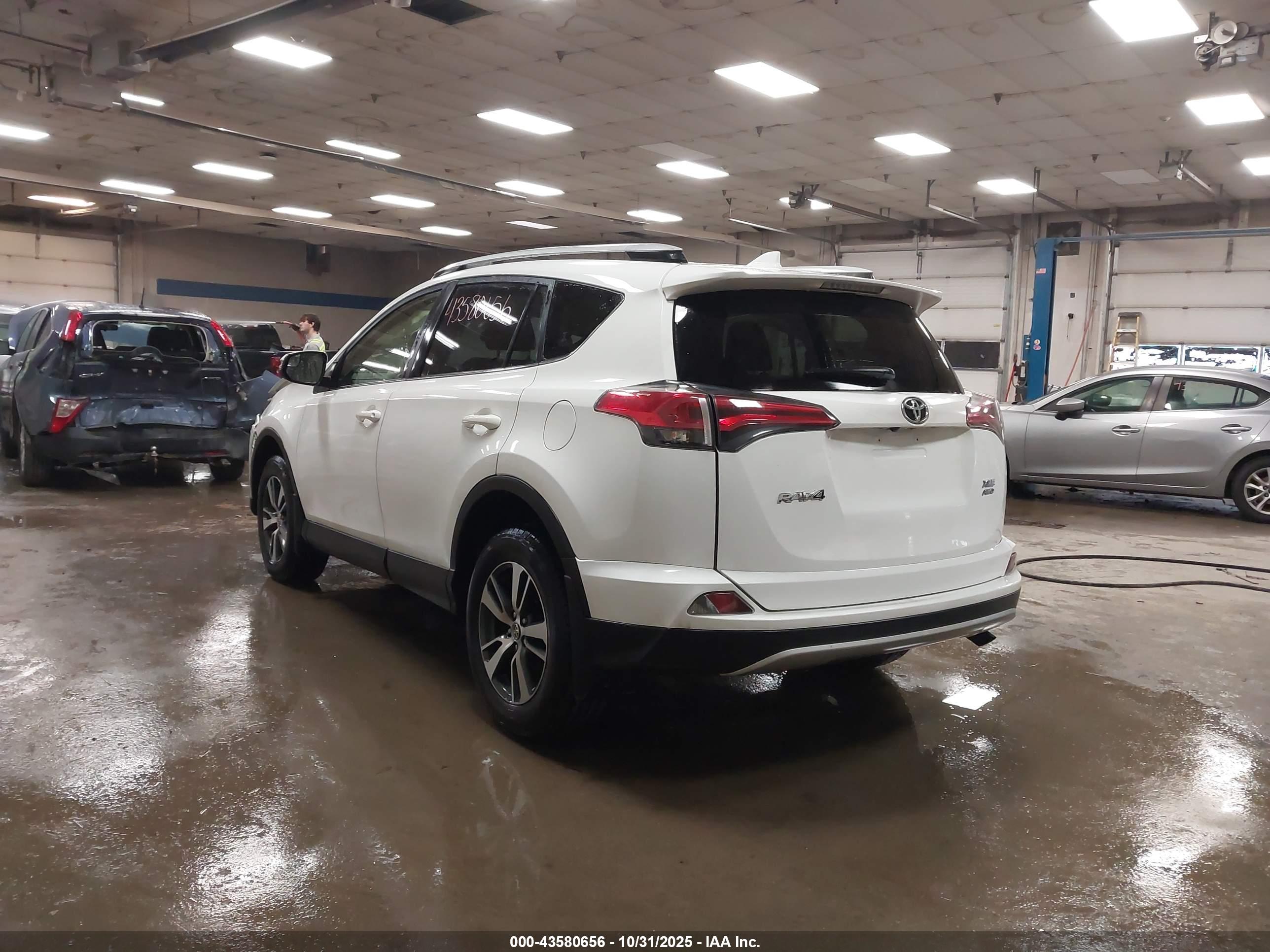 TOYOTA RAV4 image 3
