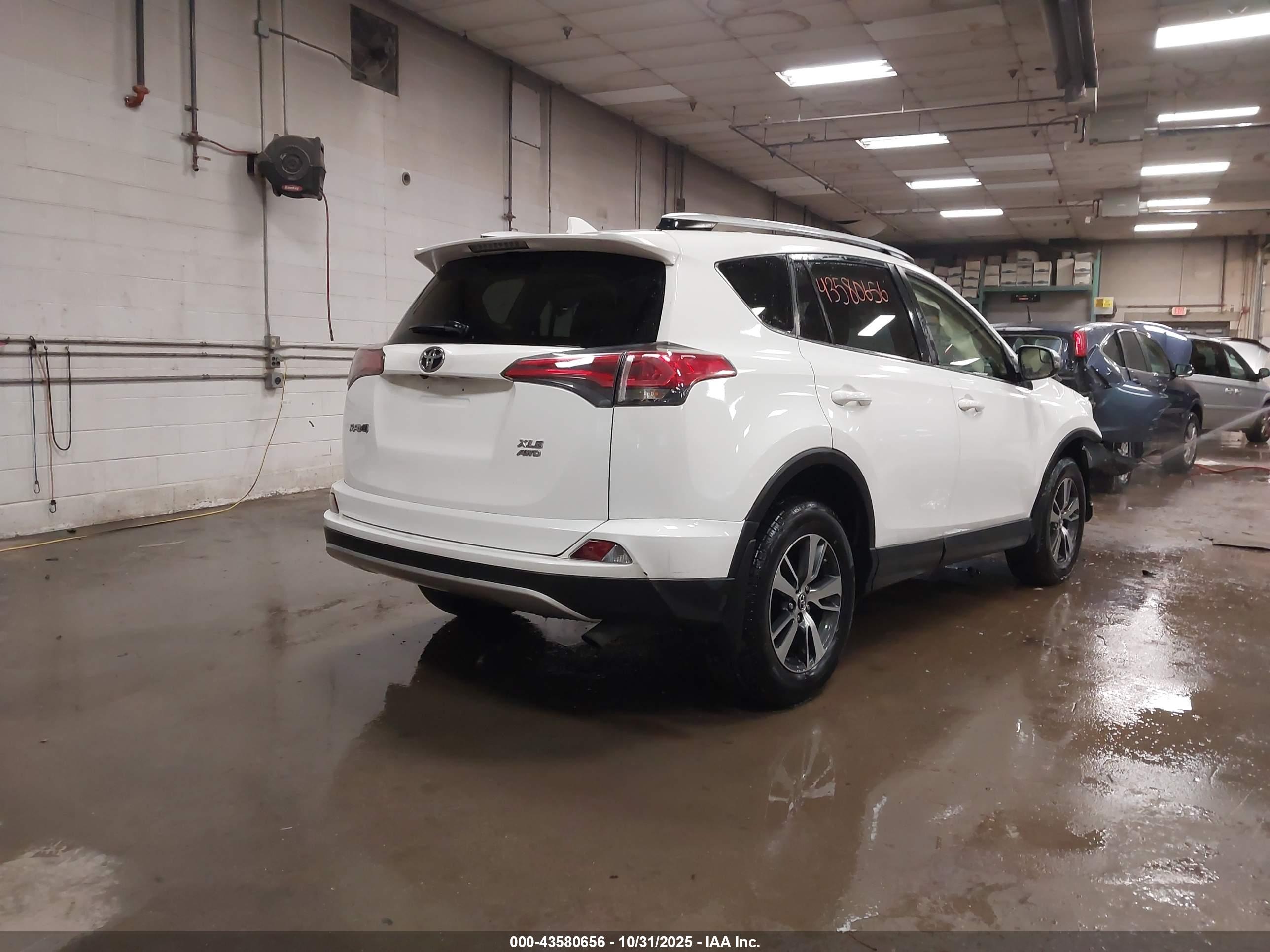 TOYOTA RAV4 image 4
