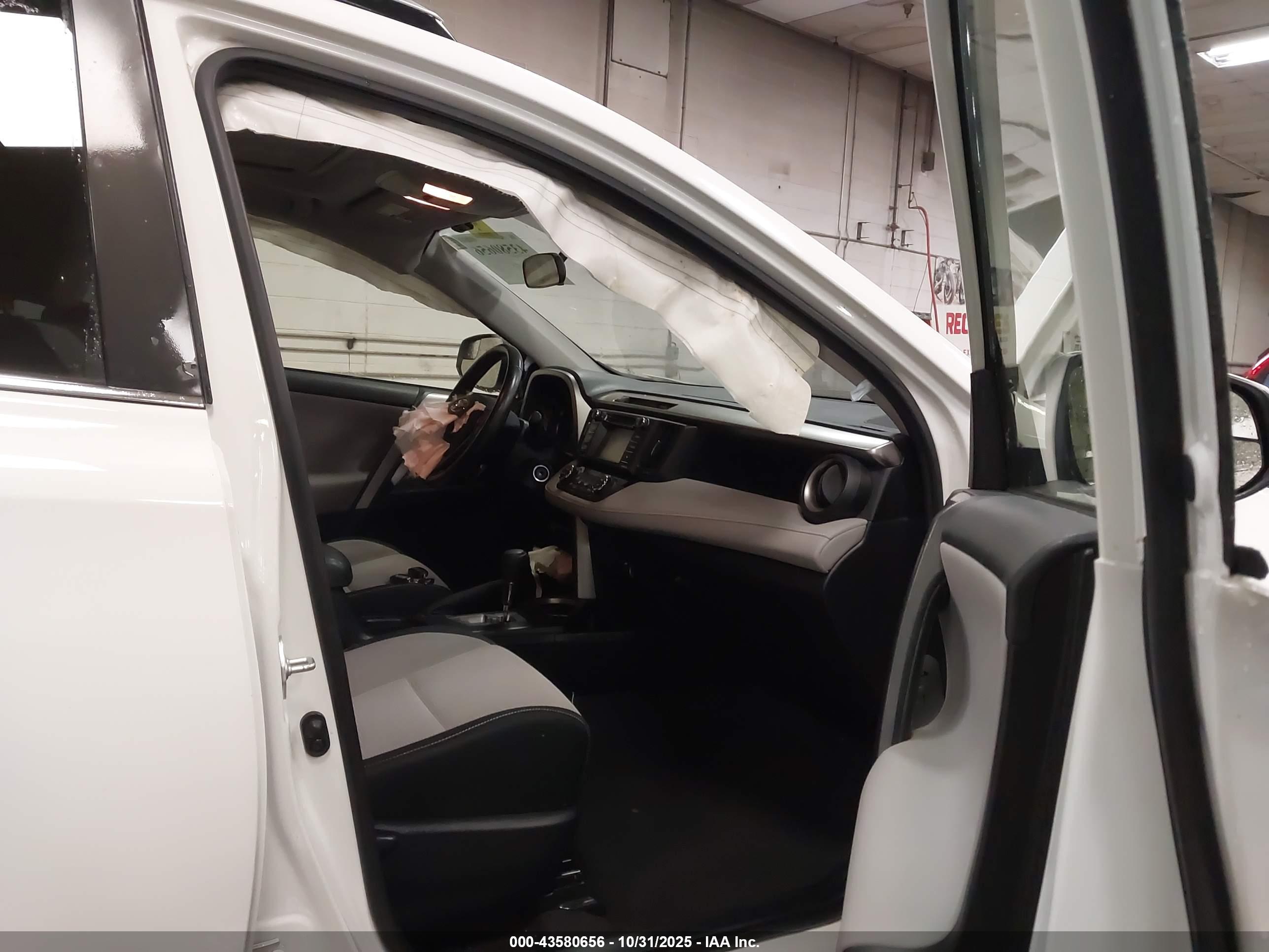 TOYOTA RAV4 image 5