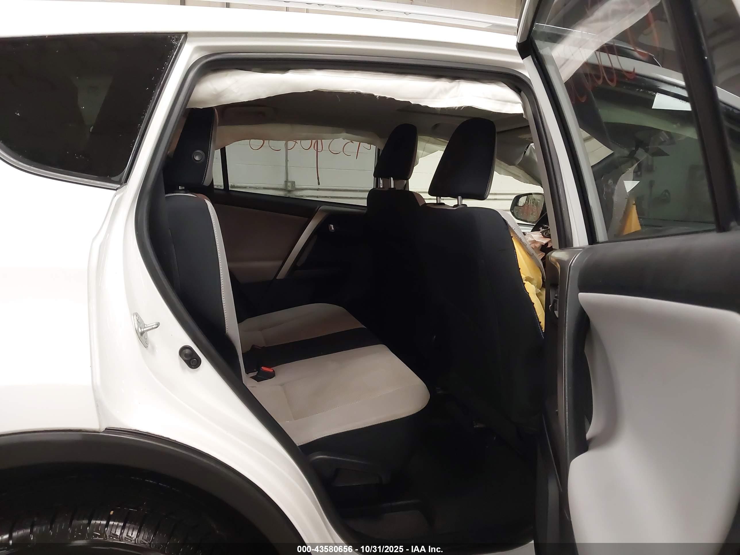 TOYOTA RAV4 image 8