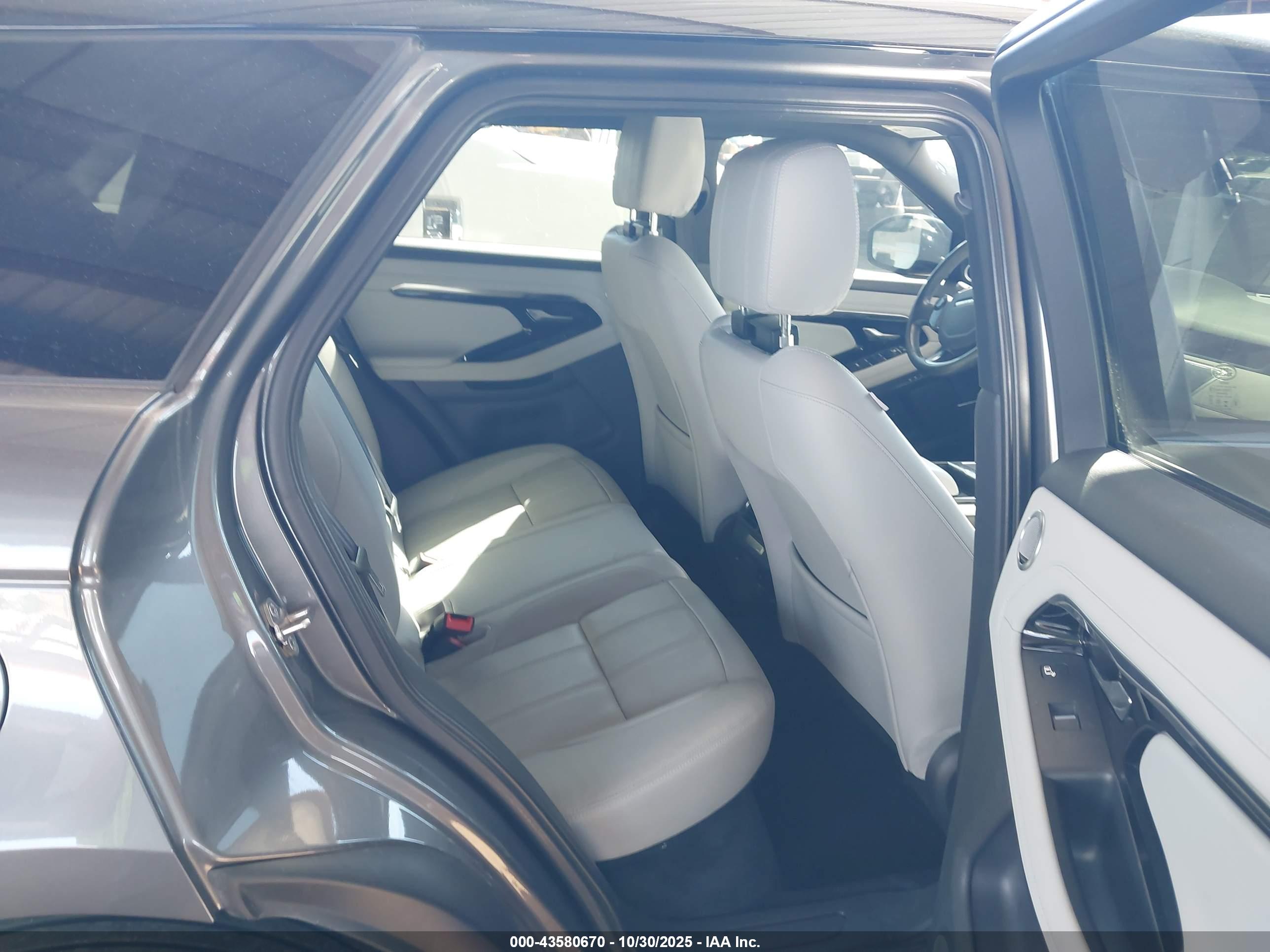 LAND ROVER image 8