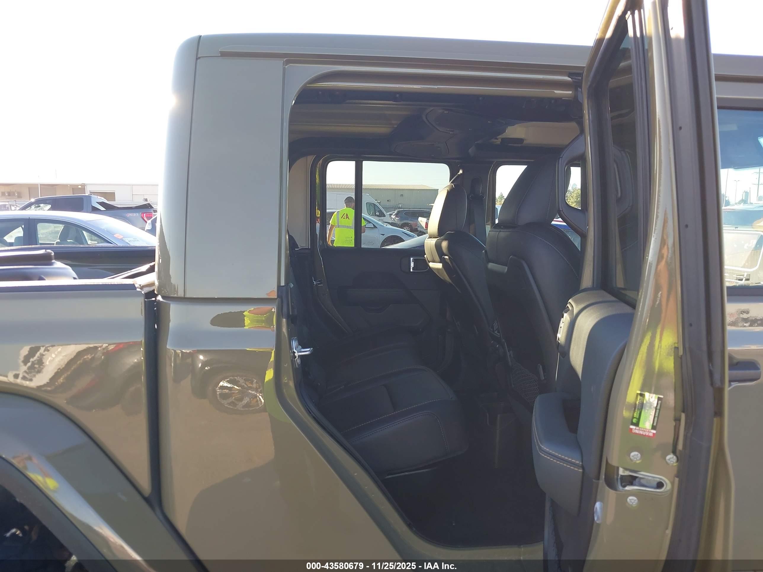JEEP GLADIATOR image 8