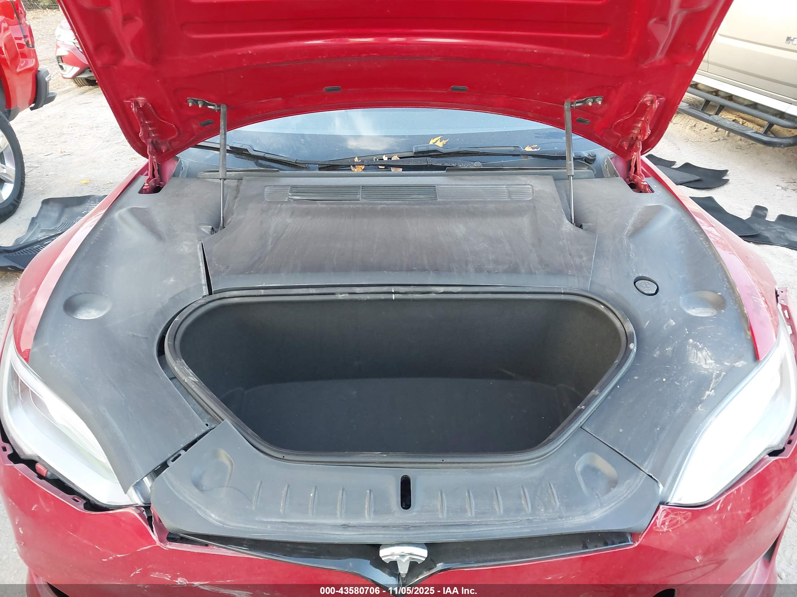 TESLA MODEL image 10