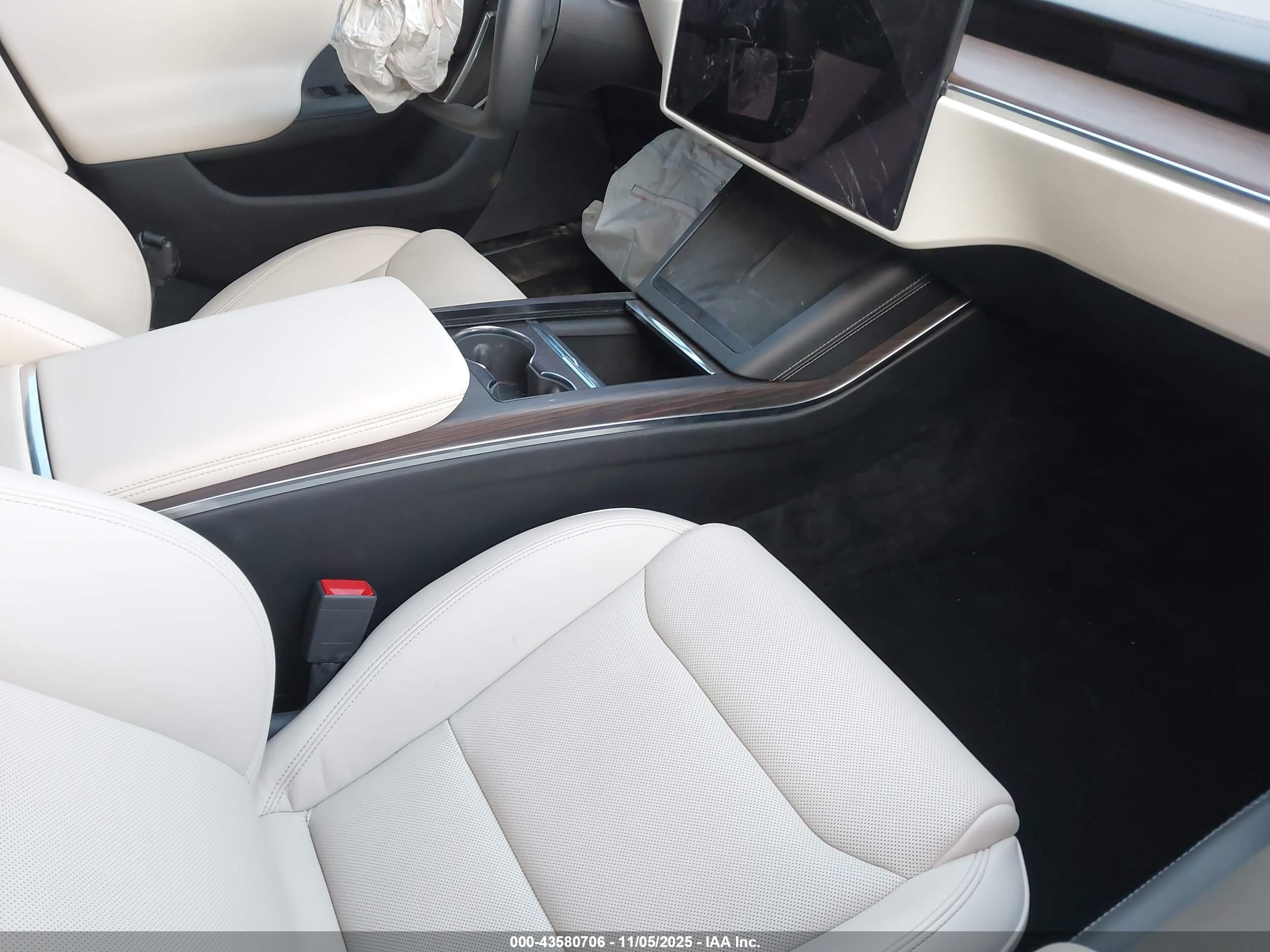 TESLA MODEL image 5